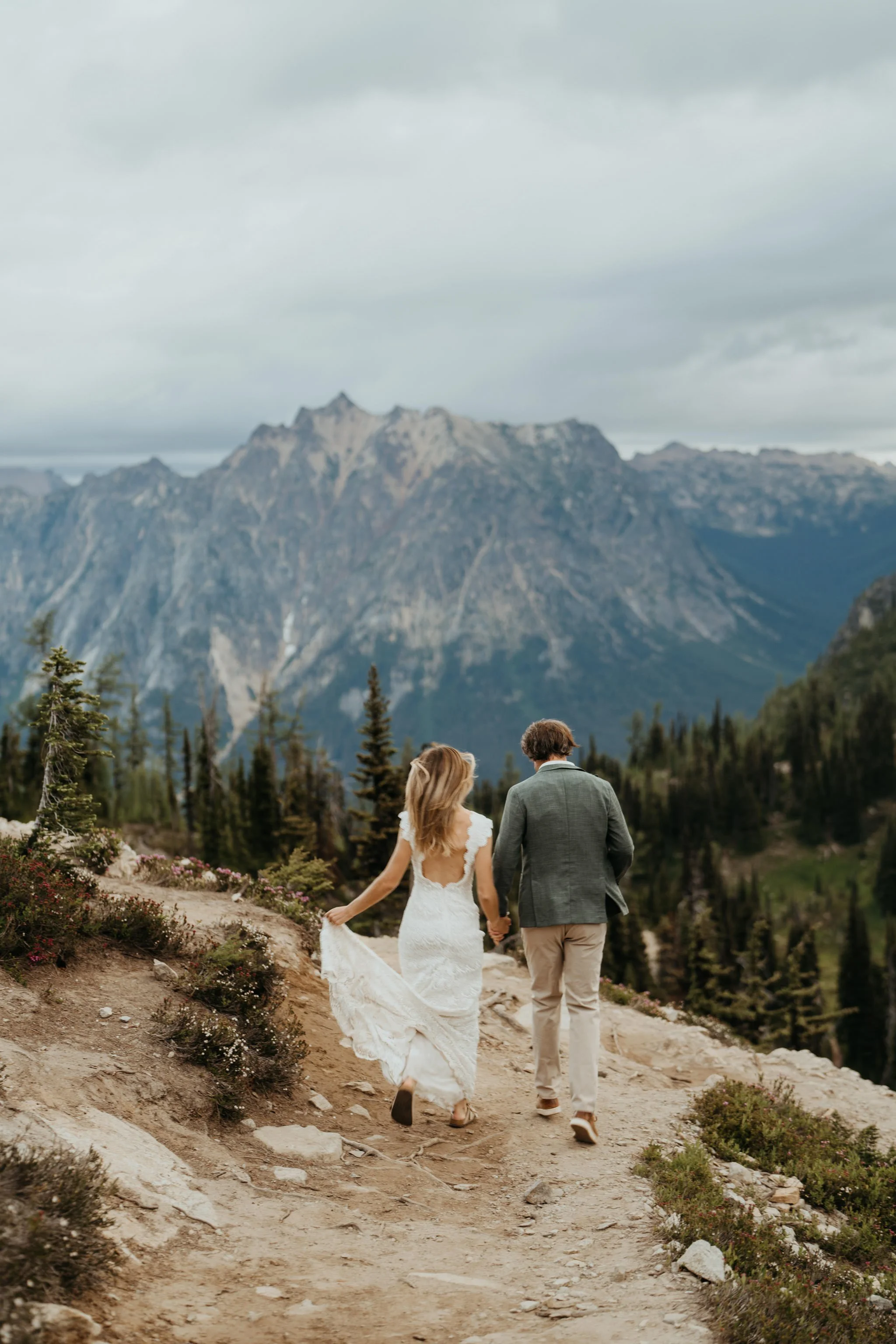 north-cascades-sunrise-hiking-elopement_37.jpg