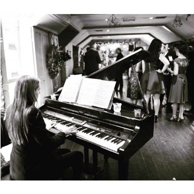 Throw back to a pre-corona wedding drinks reception at the gorgeous Wrights Anglers Rest, Dublin. 🎩 👰 
Looking forward to getting back to doing what I do best! 🎹🎼 Performing music for fabulous couples! 🥰 
Hope everyone is staying safe and sane d