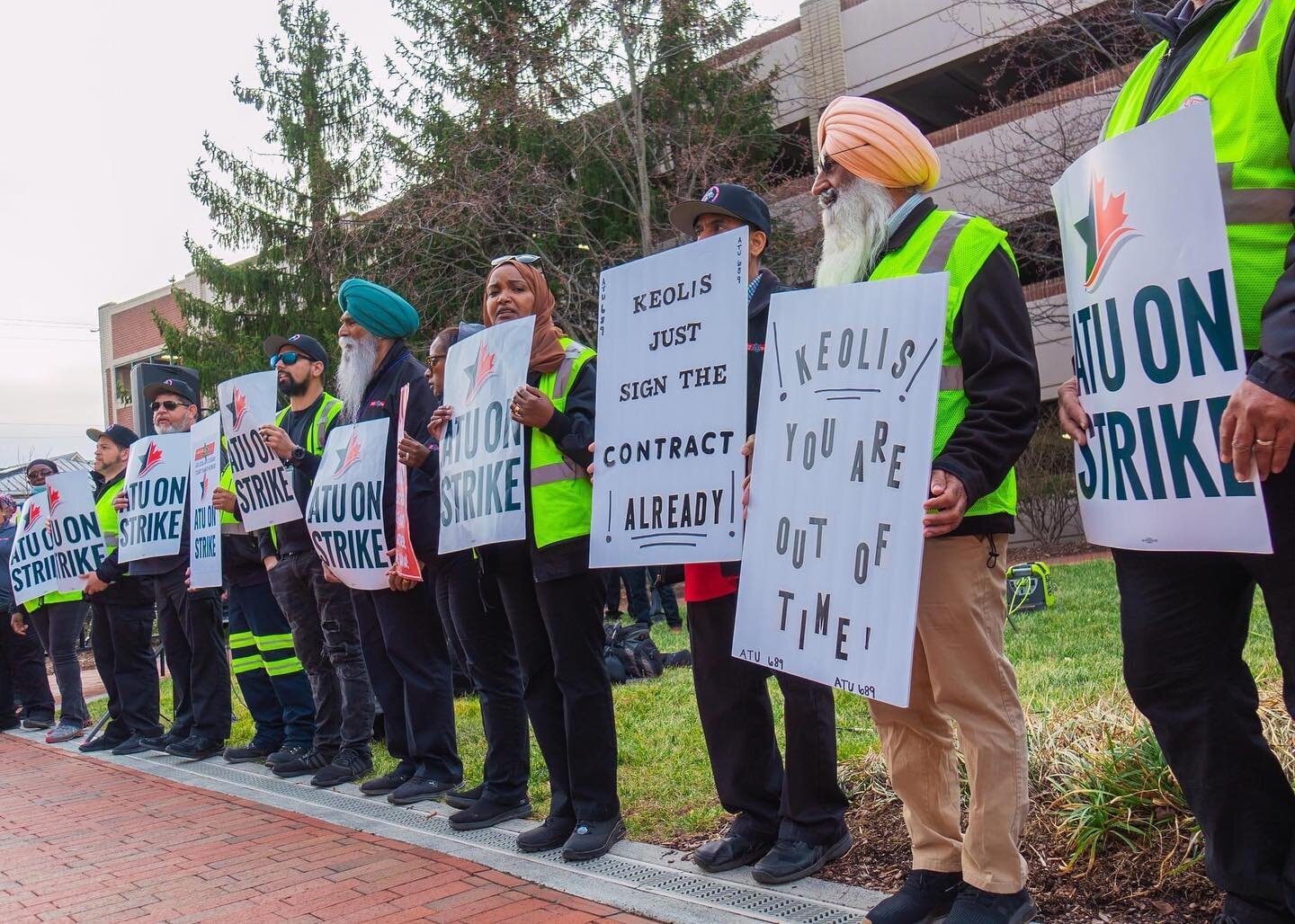 When we fight, we win &mdash; and we&rsquo;re not afraid to fight hard. 

Local 689 and our allies took to Leesburg this Valentine&rsquo;s Day to make our voices heard loud and clear: it is time to fine Keolis for its heartless treatment of the ridin