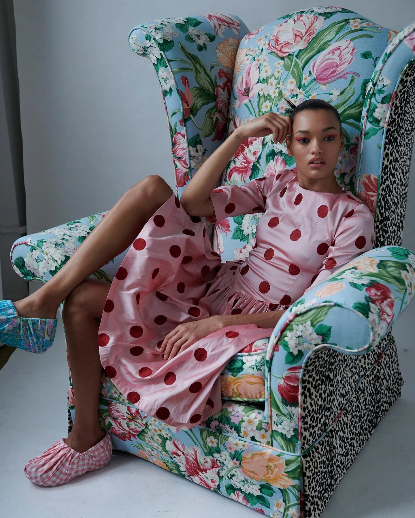 What exactly does high fashion look like mid-Covid? @batshevadress has really nailed it with these little house-arrest on the prairie looks.

Puffy sleeves and pretty details blend with voluminous and relaxed-fit styles. Plus, matching slipper shoes&