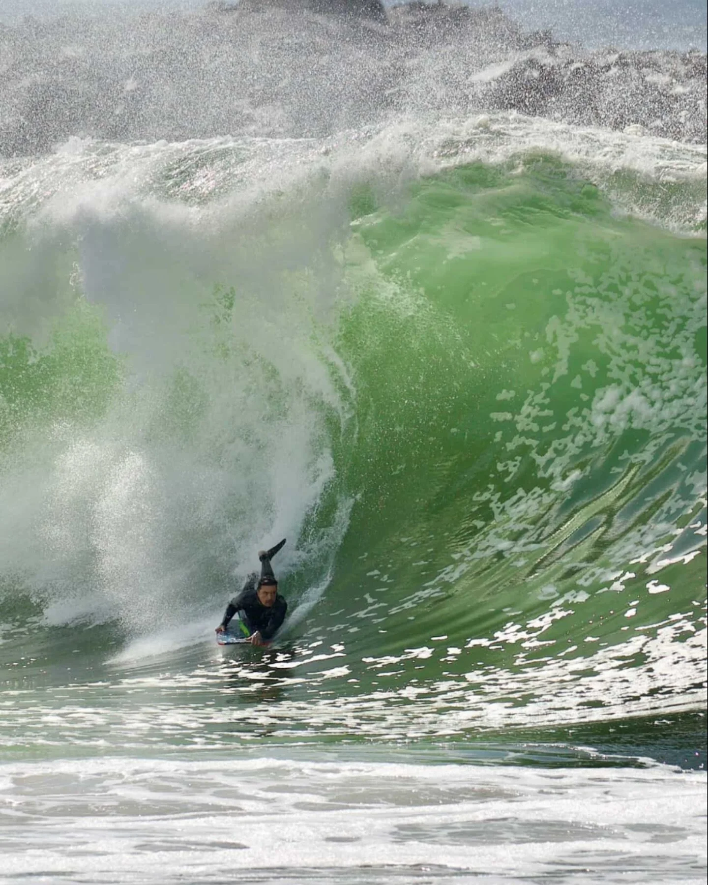 Tis the season.🤘

Rider: @dakuyperskrew 
PC: @dudebrophotos 

#wave #barrel #thewedge #bodyboard #hubboards #mob_allthingsocean