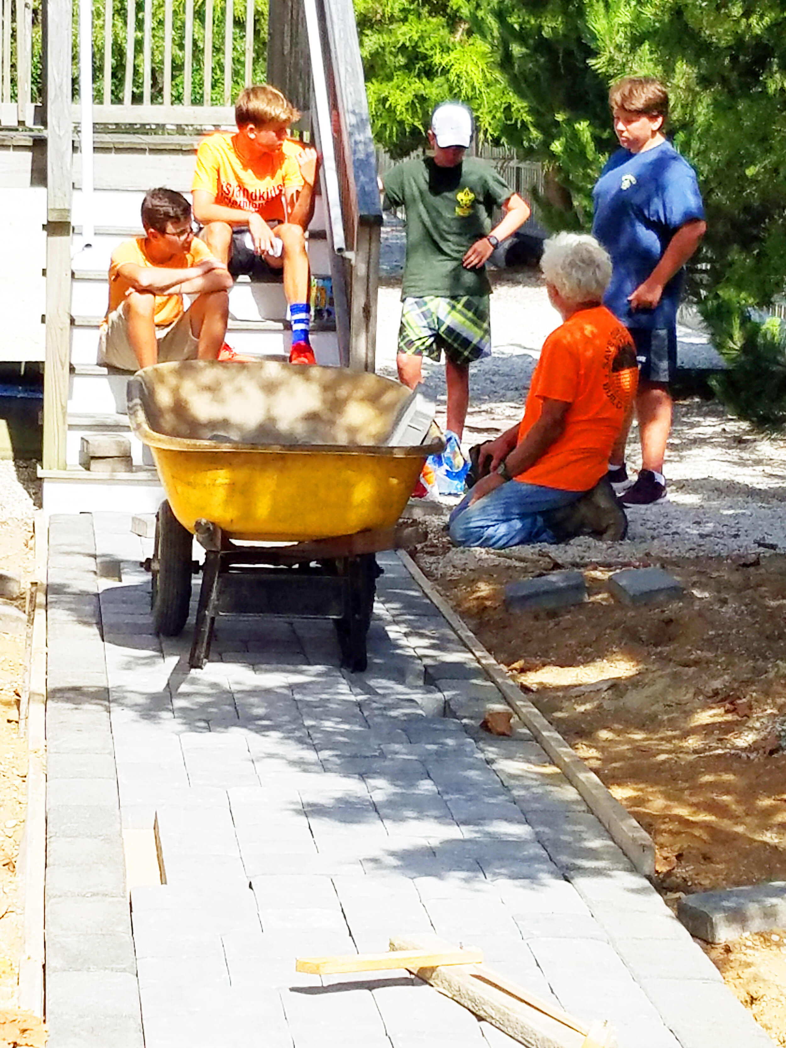 Roger Fehrle provides coaching to the crew on paver placement.