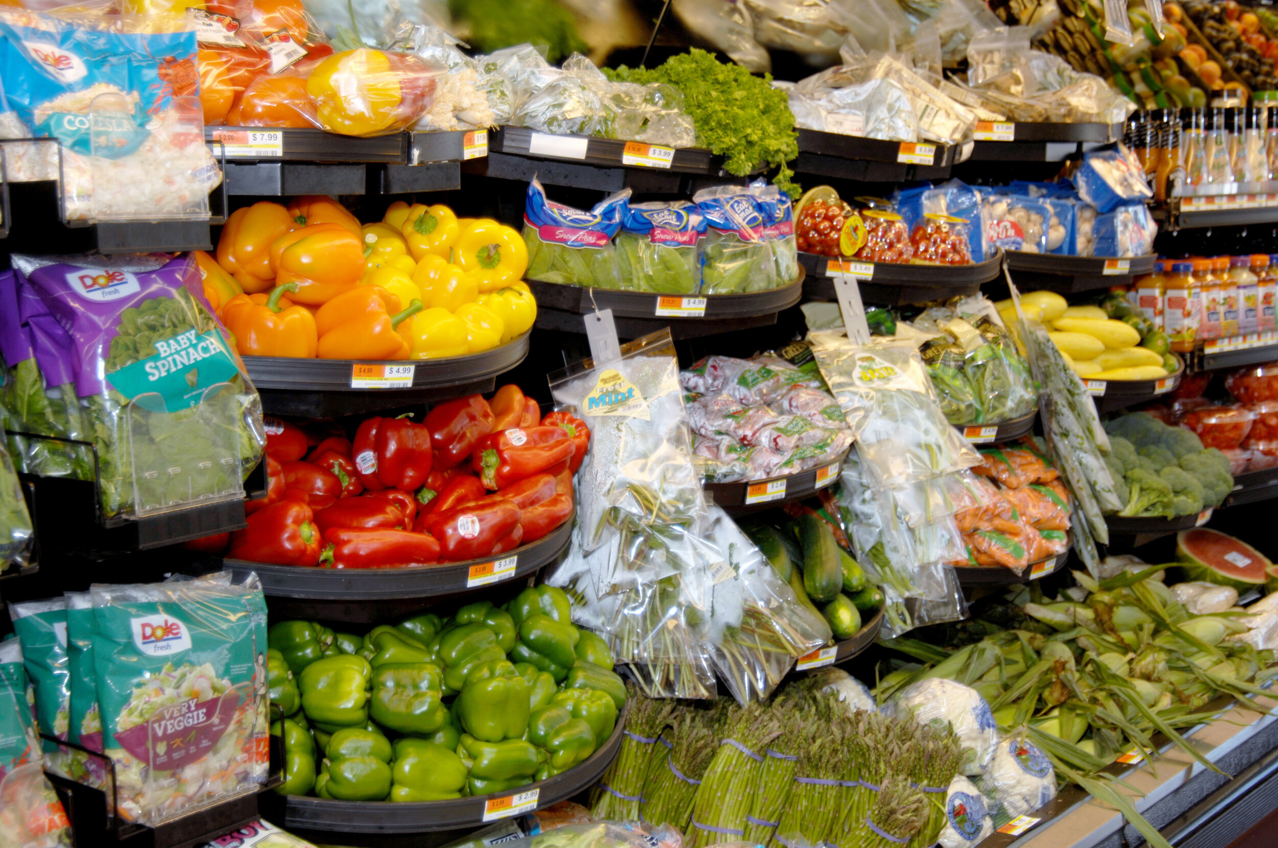  Bud's Fresh Market's vegetable display