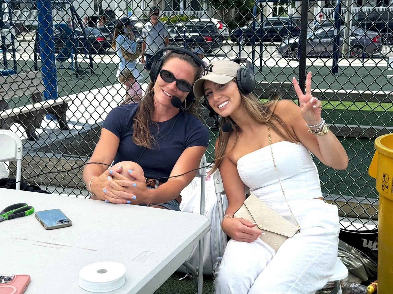 Four-time APTA national champion Macie Elliott and three-time national finalist Bea Lopez were commentators on the Stone Harbor ProFlight livestream. 