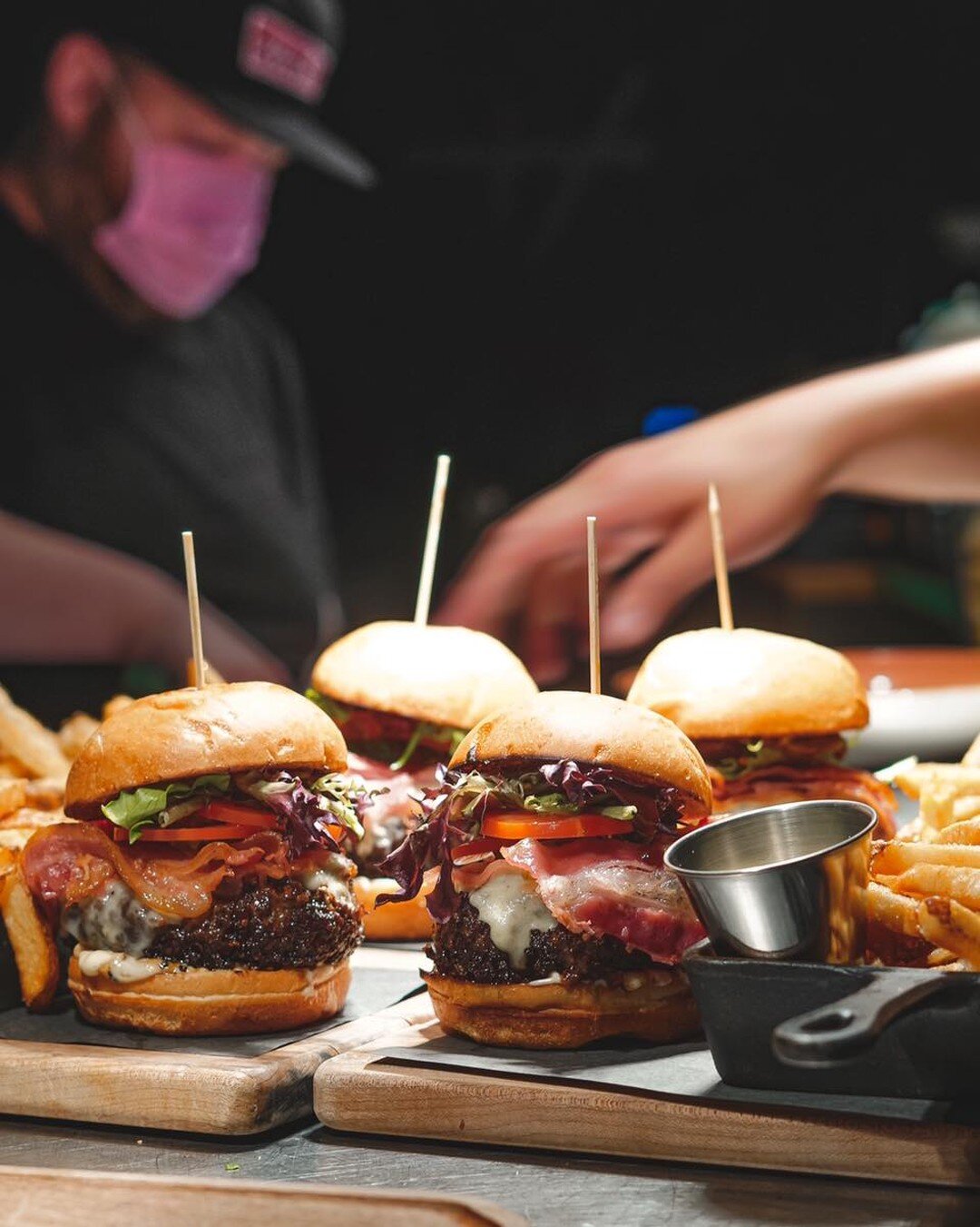 Who&rsquo;s hungry? 🍔

Envie de manger un bon burger? 
R&eacute;servez d&egrave;s maintenant!