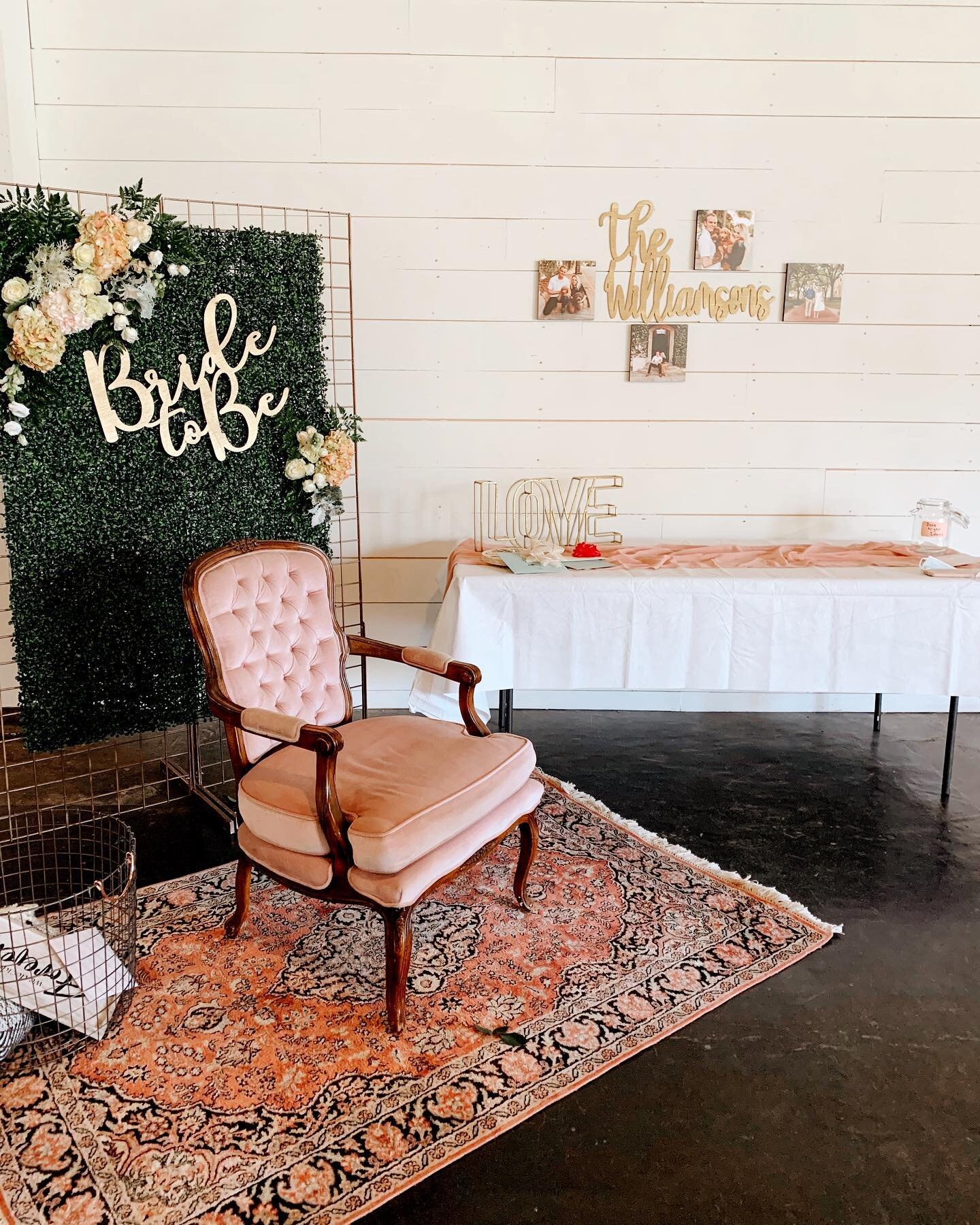 Bride To Be vibes ✨ Our shiplap wall is hands down the most popular when it comes to backdrops, altar pieces and head tables, etc. It&rsquo;s the perfect space for your own personal touch for your event! 

What wall will you be using for your main at