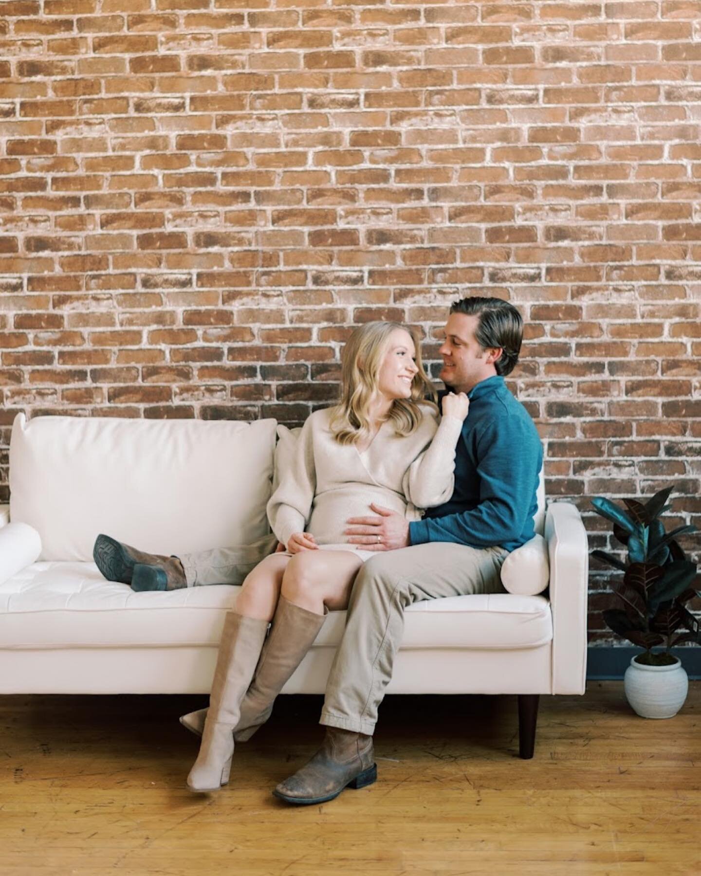 A beautiful maternity session shot in our Second Floor Studio by the wonderful @marissabellephotography 📸

#photographystudio #ohiophotographer #ohiophotographystudio #daytonphotographer #maternityphotography #maternityshoot #daytonohio #troyohio #d