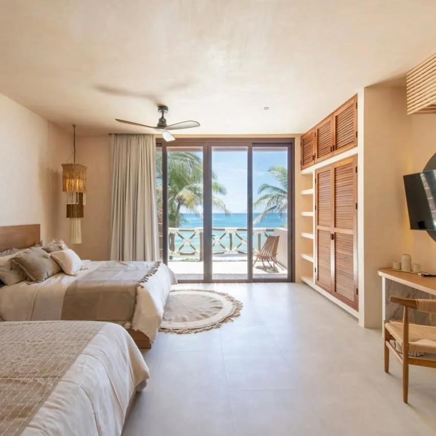 ✨ Casa Stela - Akumal Beach ✨
Una obra maestra del dise&ntilde;o y la arquitectura contempor&aacute;nea que conecta lujo y naturaleza. Ubicada en las tranquilas playas de Akumal, Casa Stela te invita a disfrutar de la elegancia y serenidad que solo e