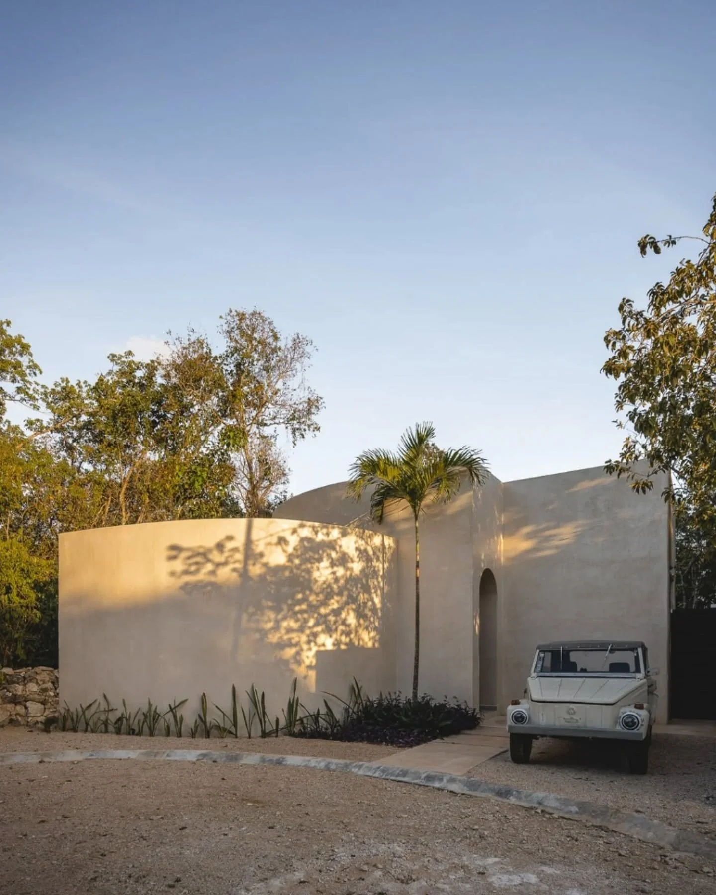 Casa Nebula is a curved sanctuary in the heart of Tulum, inspired by the organic forms of cenotes, caves, and the surrounding jungle.

Designed by Estudio Paulina Villa Arquitectura, the project moves away from rigid lines and embraces soft geometry,