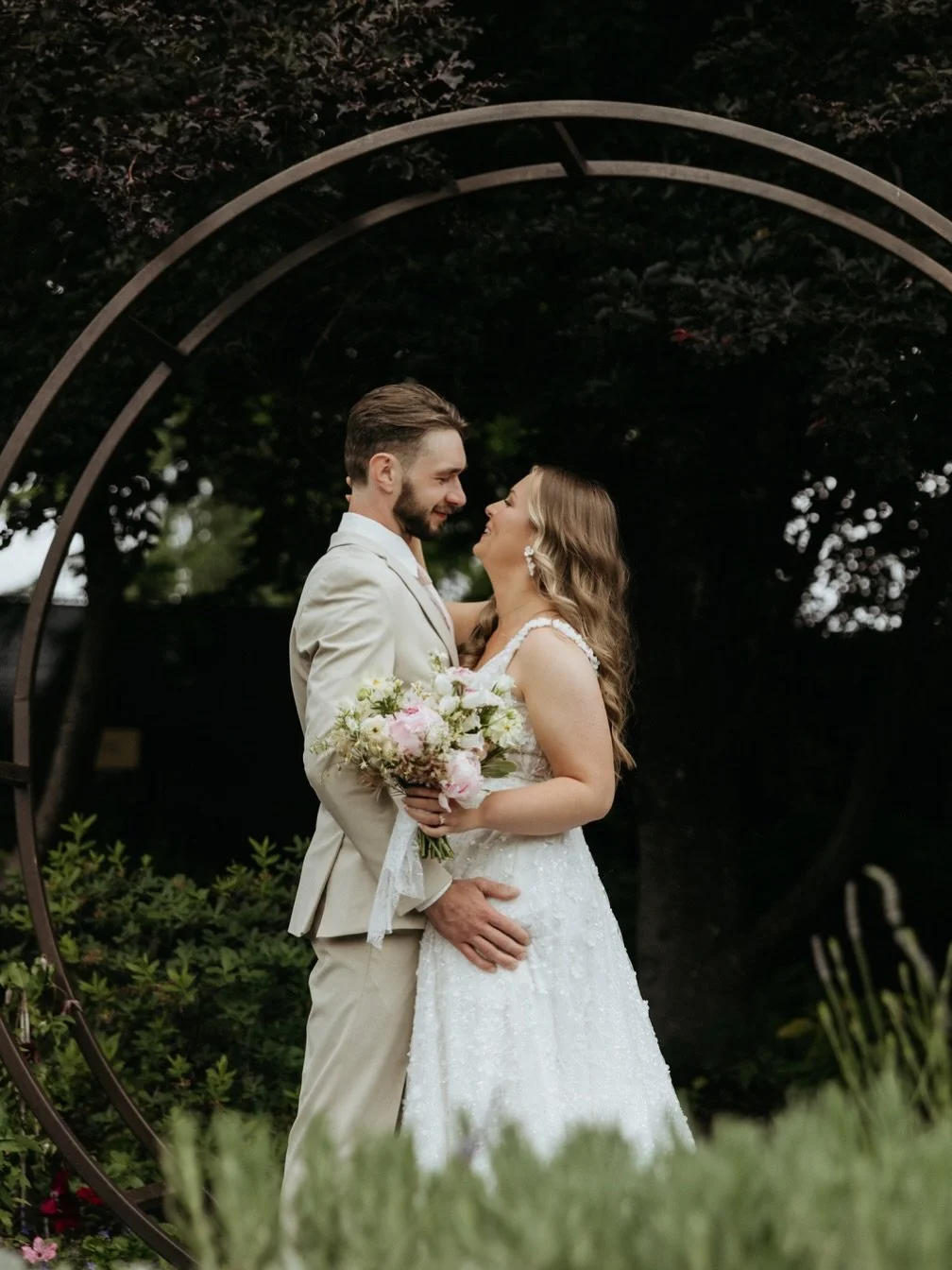 🩷🩷🩷

📸 @camibradleyphotography 
📸 @abinoelphotography 
💒 @barnandblossomnursery 
👰&zwj;♀️ @hannahjoschmidt 
🤵🏻 @schmidt481 
💐 @daisies.in.may 
👗 @honestinivory 
💄 @makeupbyjesspnw 
📝 @marigoldexperience 
🥗 @beaconhillcateringandevents 
