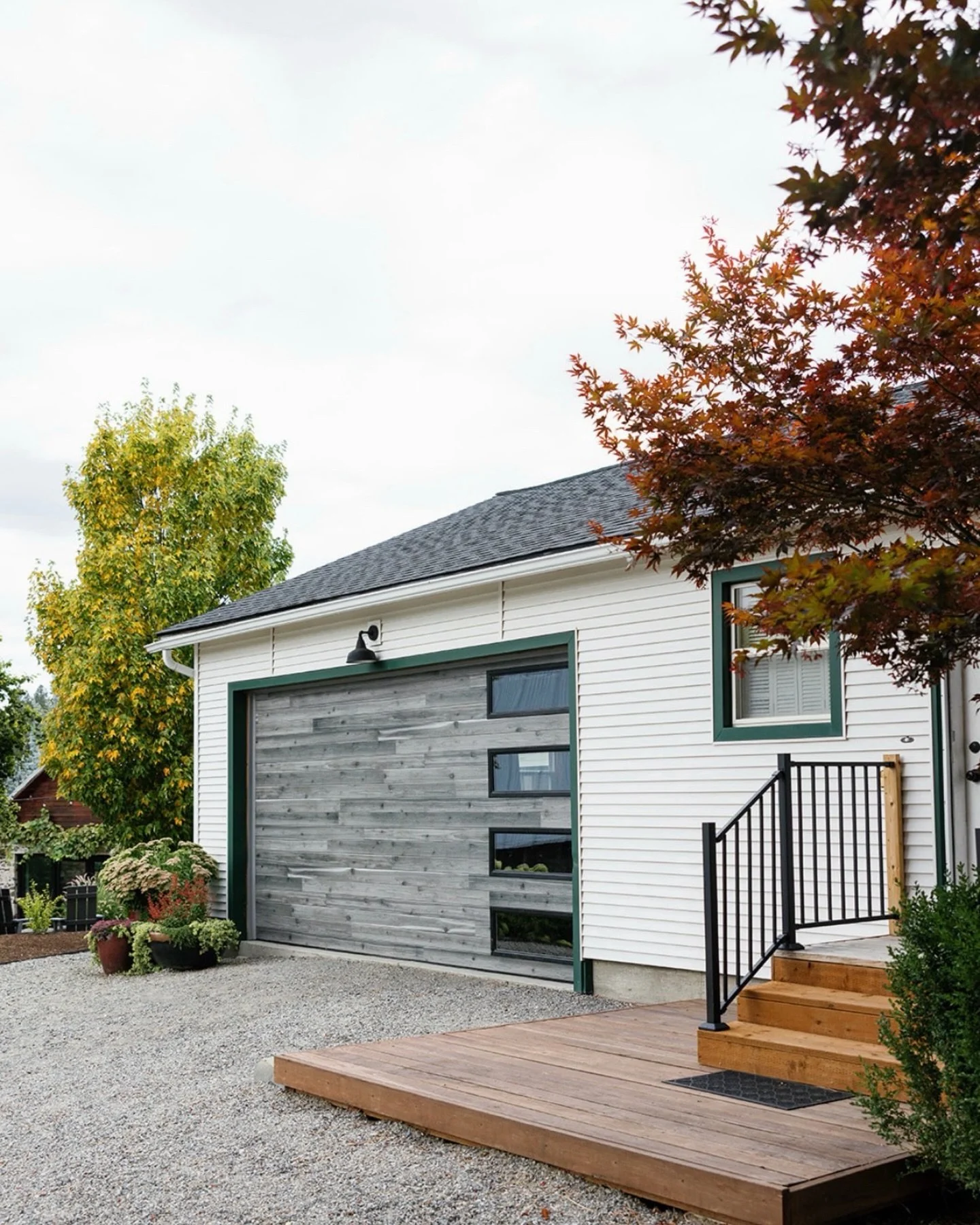 ✨A little look at The Lounge one the many uniquely designed spaces on the property and a very special spot to prepare and get ready for the big day ✨

📸 @hannahbrookephotography 

#pnwwedding #spokaneweddingphotographer #spokanebride #pnwbride #cdab