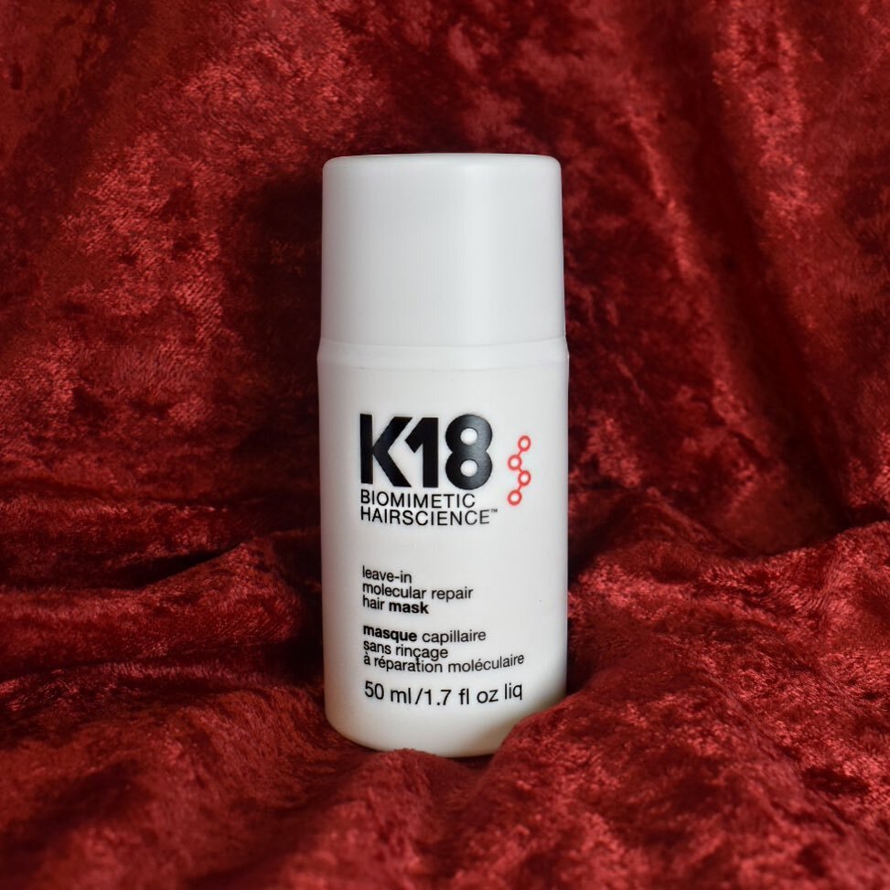 The @k18hair leave in molecular repair hair mask makes your hair smooth as velvet 🤩

I use this as much as humanly possible, because it not only puts in major work to repair your hair on a deeper level, but because it also makes all of my clients ha