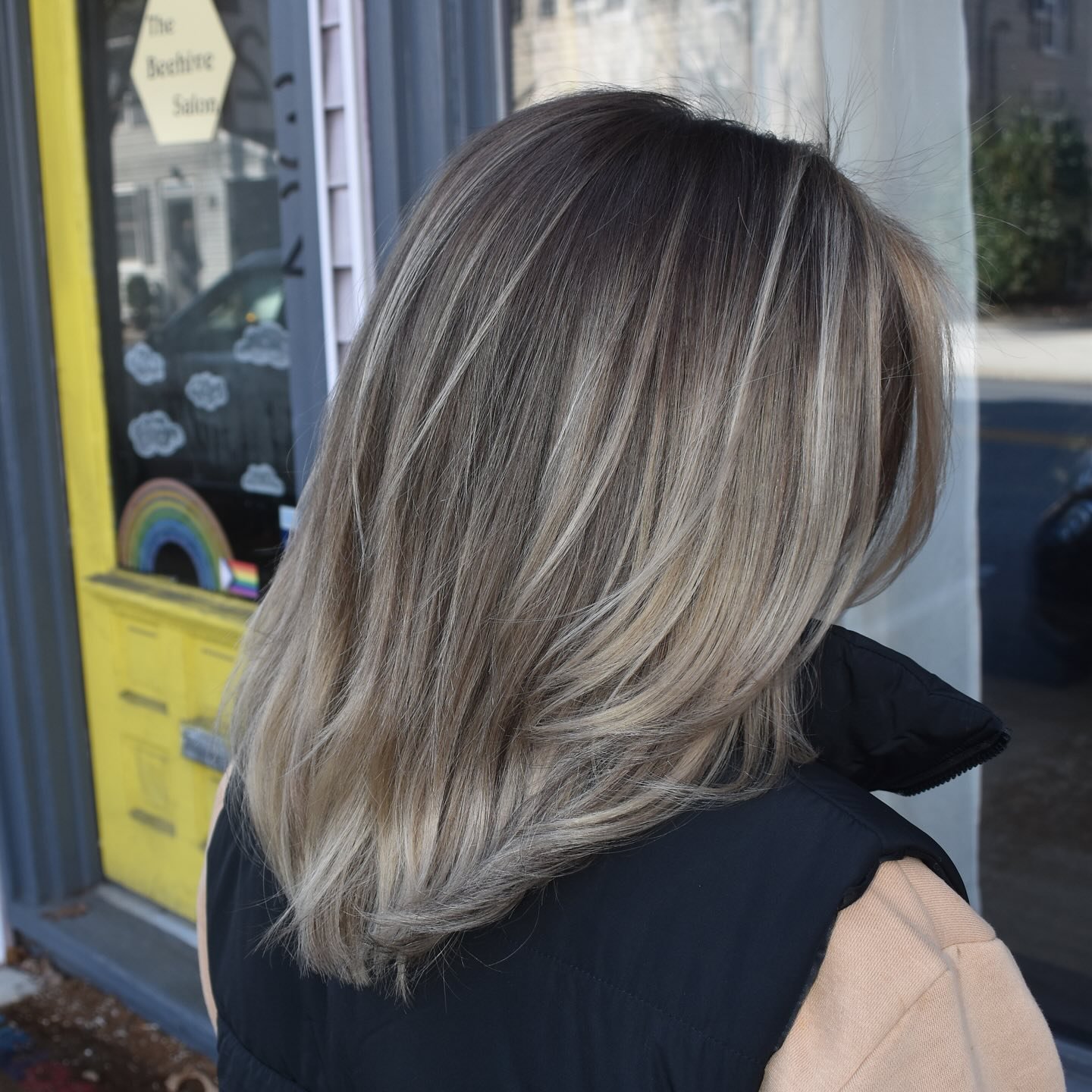 Well hello there stranger… long time no see.
How’s 2025 treating everyone?
Partial lowlight + Precision Cut W/ Color
ππ»‍βοΈ: @andrew.stylist
@dangerjonescreative Demis 7-8+ 6-0
#thebeehivemanheim #717hairstylist #717salon #litit