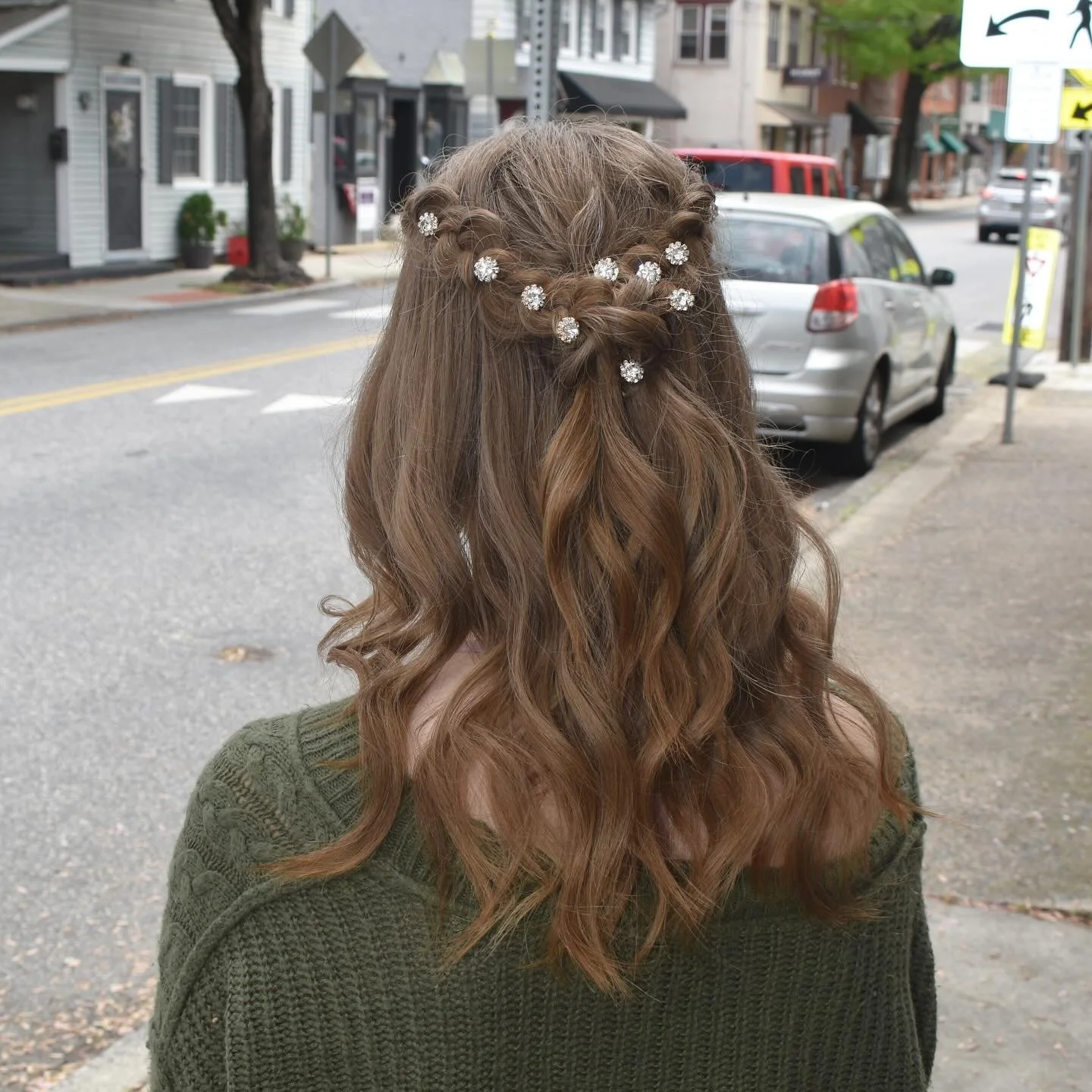 Love some good prom hair πππ₯° Did you go to prom? How did you wear your hair for it?
ππ»‍βοΈ: @andrew.stylist
#promnight #prom #promhair #manheim #manheimpa #thebeehivemanheim #formal #formalhair #uodo #halfuphalfdownhairstyleβ€οΈ #halfuphalf