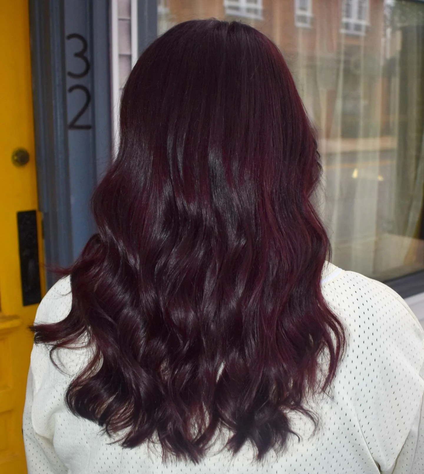 It’s beginning to look like fall πππ
Solid color • precision cut with color
Prepped with @k18hair pro mist
@matrix Socolor 3vr + 5vr
Post color @k18hair leave in molecular repair hair mask
STYLED WITH πΏ
@olaplex N° 5L + 6
@k