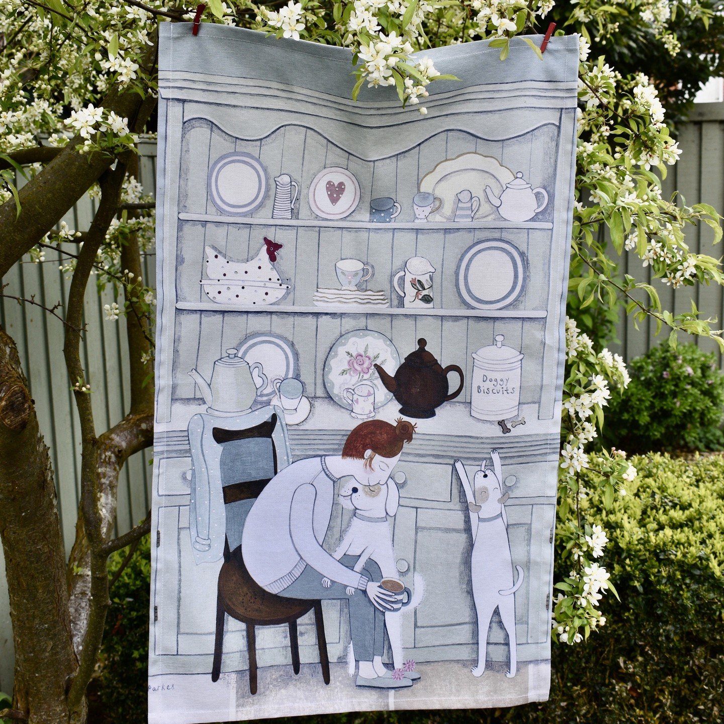 Good afternoon, if you fancy drying your pots with one of these tea towels you can now find them in my @folksyuk shop. ☺️👀 x x x #maniannieart #maniparkes #folksyshop #folksyseller #wraptious #artistteatowel #folksy