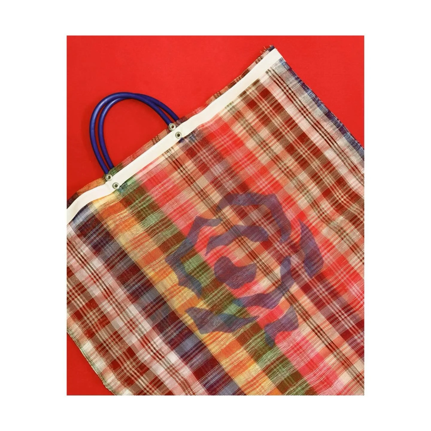 ❁ Made some custom, hand-painted market bags with D.C.&rsquo;s official flower&mdash;the American Beauty Rose&mdash;for a little fundraiser ❁