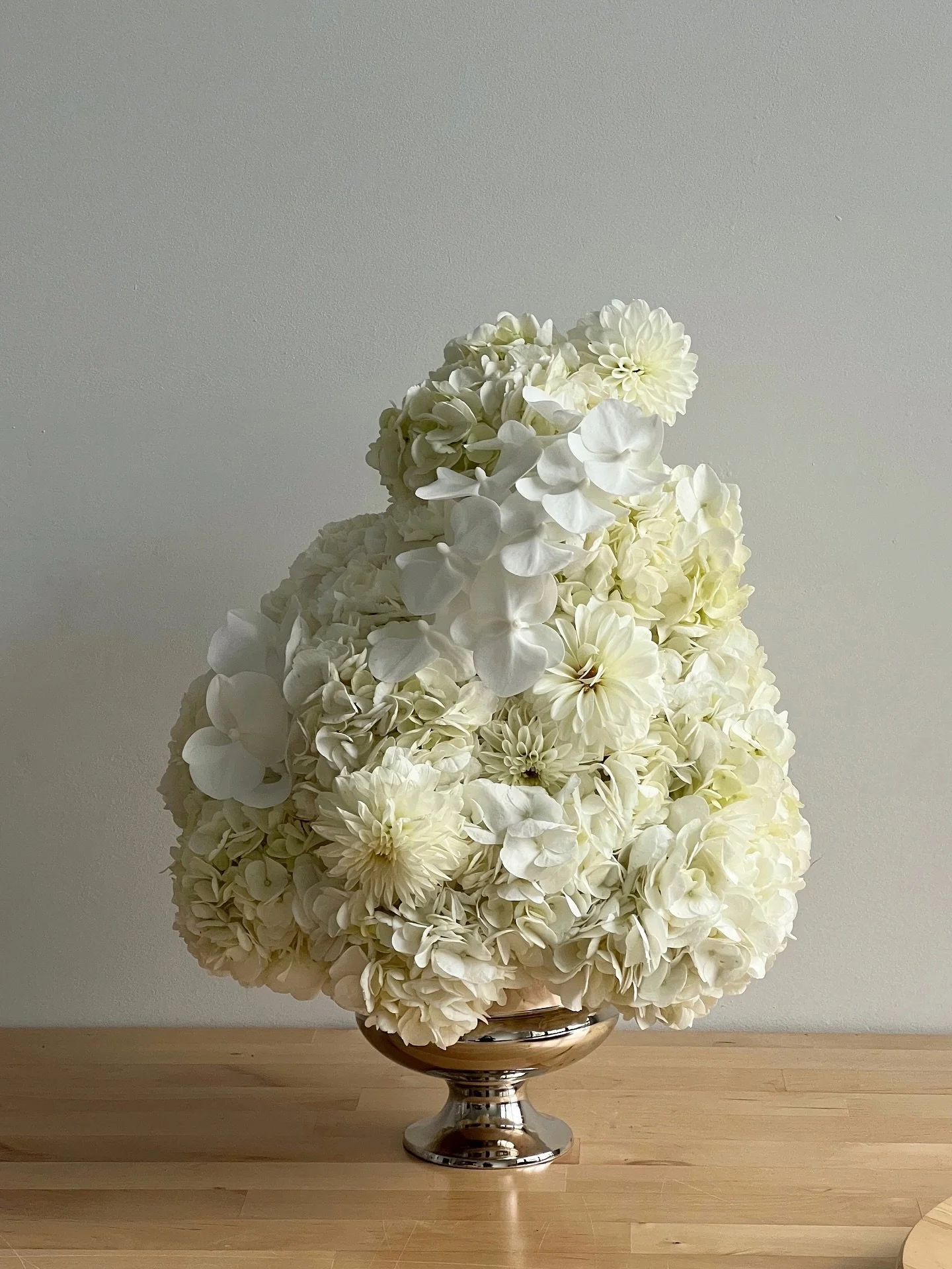 bowls of cream for @flourestudio at NYBFW🍨🤍

thank you @emmawestblade @ode_creativestudio 🫶🏼