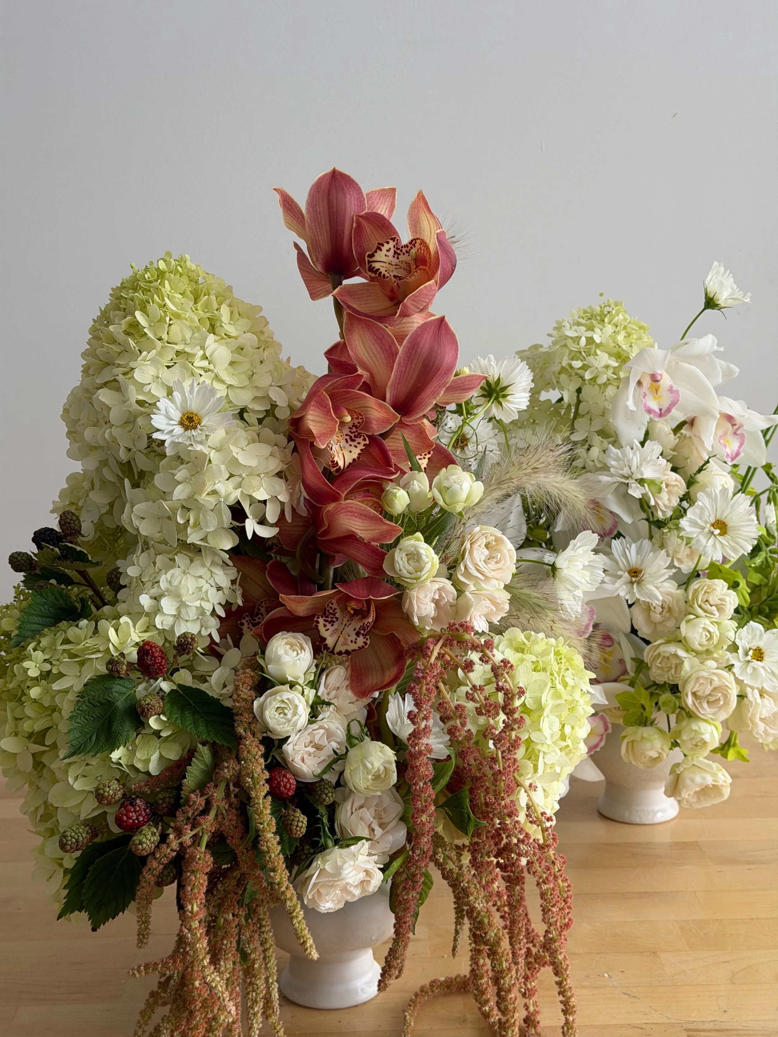 cymbidiums and local summer blooms for @alexwarren and @noahcyrus at @thegarden 🍅🍐🌾

thank you @avapoulin !!