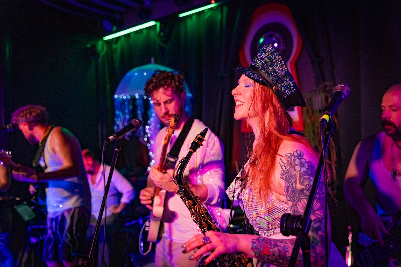 A glorious weekend of gigs and a great start to May Madness! This week you can catch me; 
- Thursday 7th with @fidgetandthetwitchers at @theratandpigeonmcr in Manchester 
- Friday 8th at @creative_peaks_ / Lost in the Hills Fest, Derbyshire with @sea