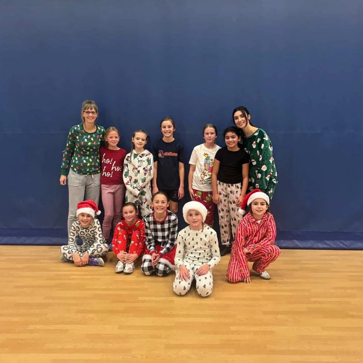 Love the team spirit with our U10 girls team. A fun Christmas sendoff practice ahead of the Christmas break. 
#yegsoccer #yeg #drillersoccer #emsa