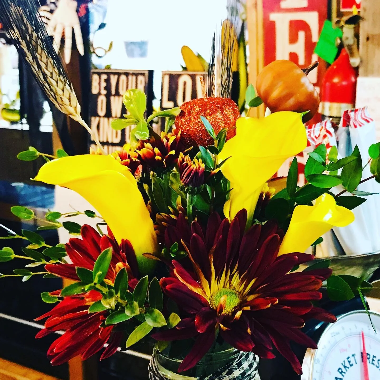 Wow!! Roses and Lace .. another beautiful arrangement. Thank you 😊 
#collaboration #shopsmall #supportlocalbusiness