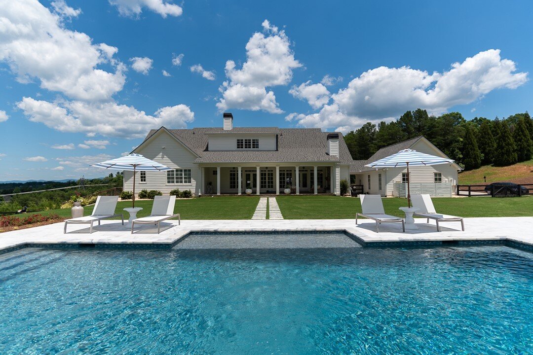 Love the way this pool actually frames the home. Just creates a stunning aesthetic!