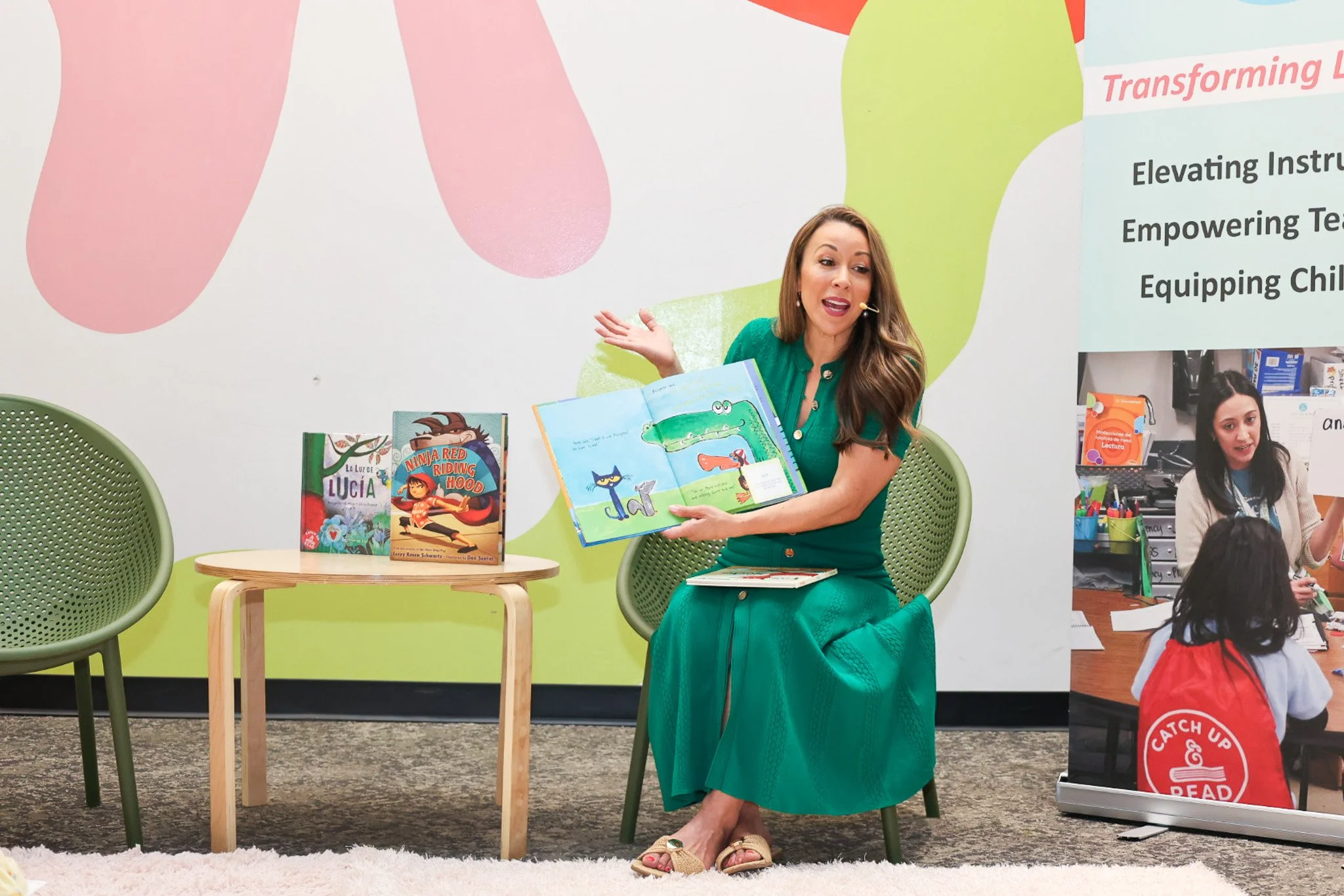 Cupcakes went missing, tongues got twisted, and storytime was filled with smiles this morning! 🧁🦊📚
 
Catch Up &amp; Read was thrilled to welcome Jenny Anchondo, host of Inside DFW on CW33, for a lively read aloud alongside Literacy Coaches Jonatha