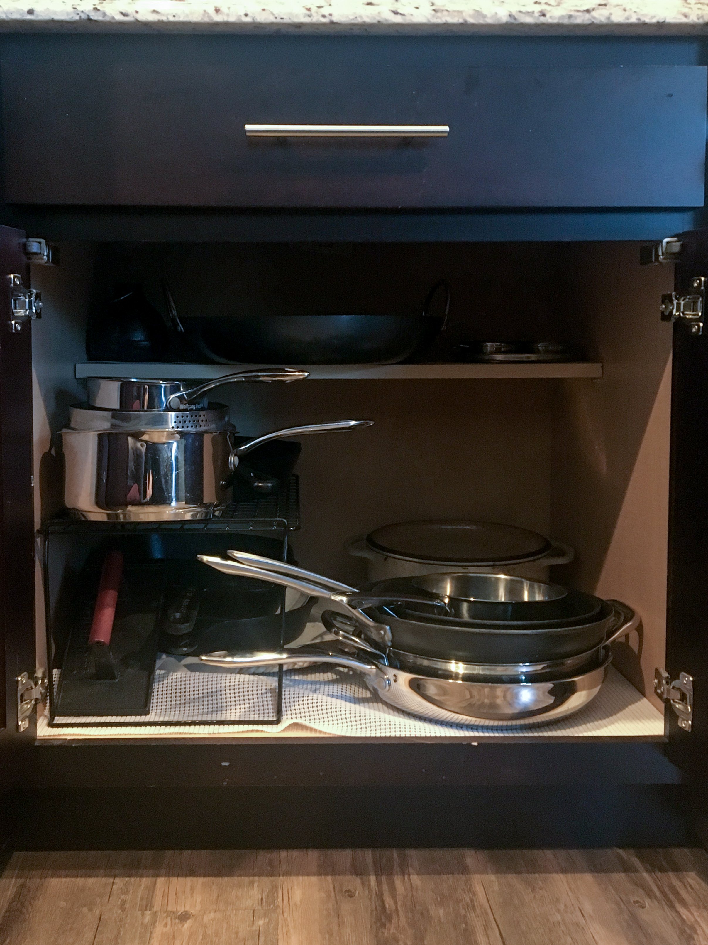 how to store pots and pans in kitchen cabinets