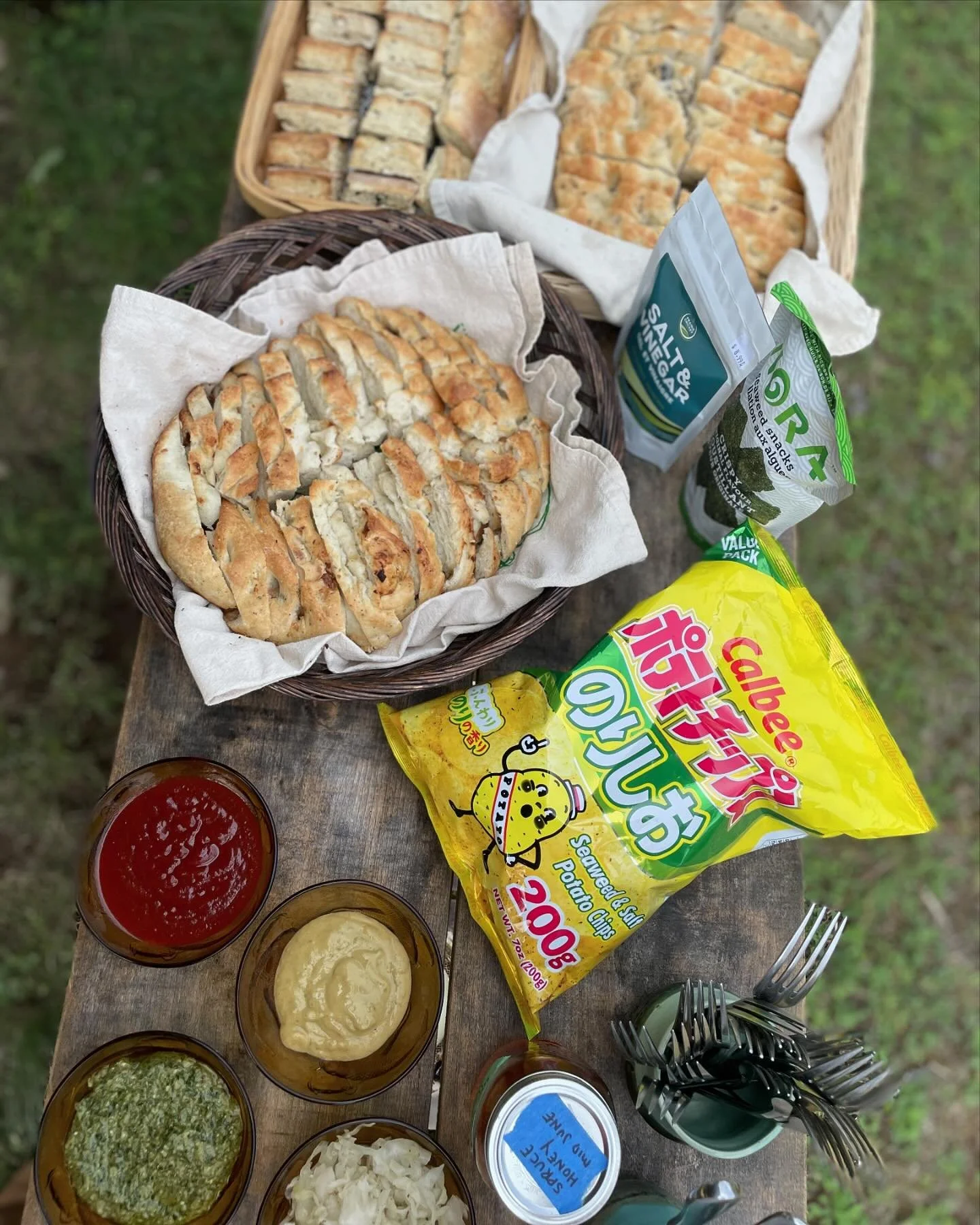 Nibbled on plants and seaweed all day with a really great group of people! Soaked up endless information from Biologist / Foodie @sarahrbnsn, who has been teaching us about plants for the last three summers 🙂

A big thanks to @peterefinch for teachi