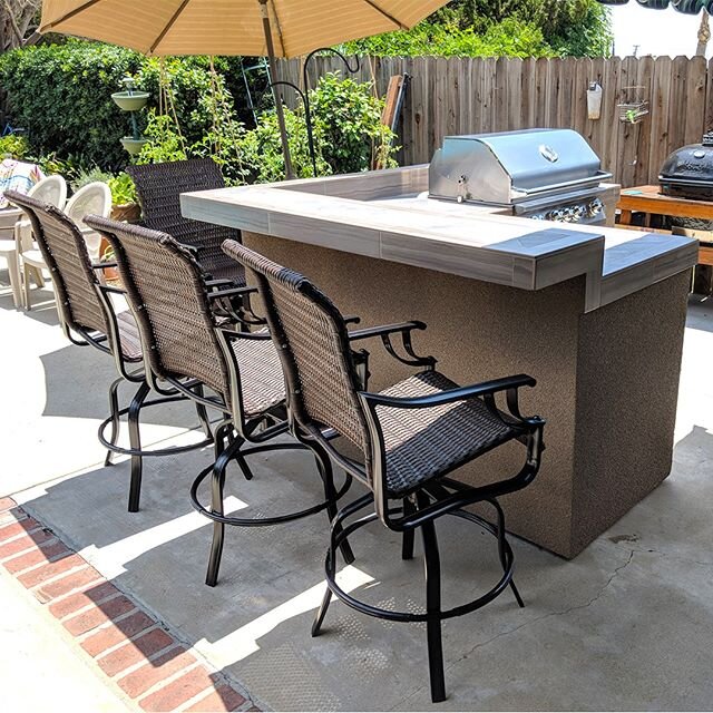 Turn your backyard into an island getaway. Make sure you have enough seating for the whole family! View our image gallery at [bestofbackyardbbqislands.com]