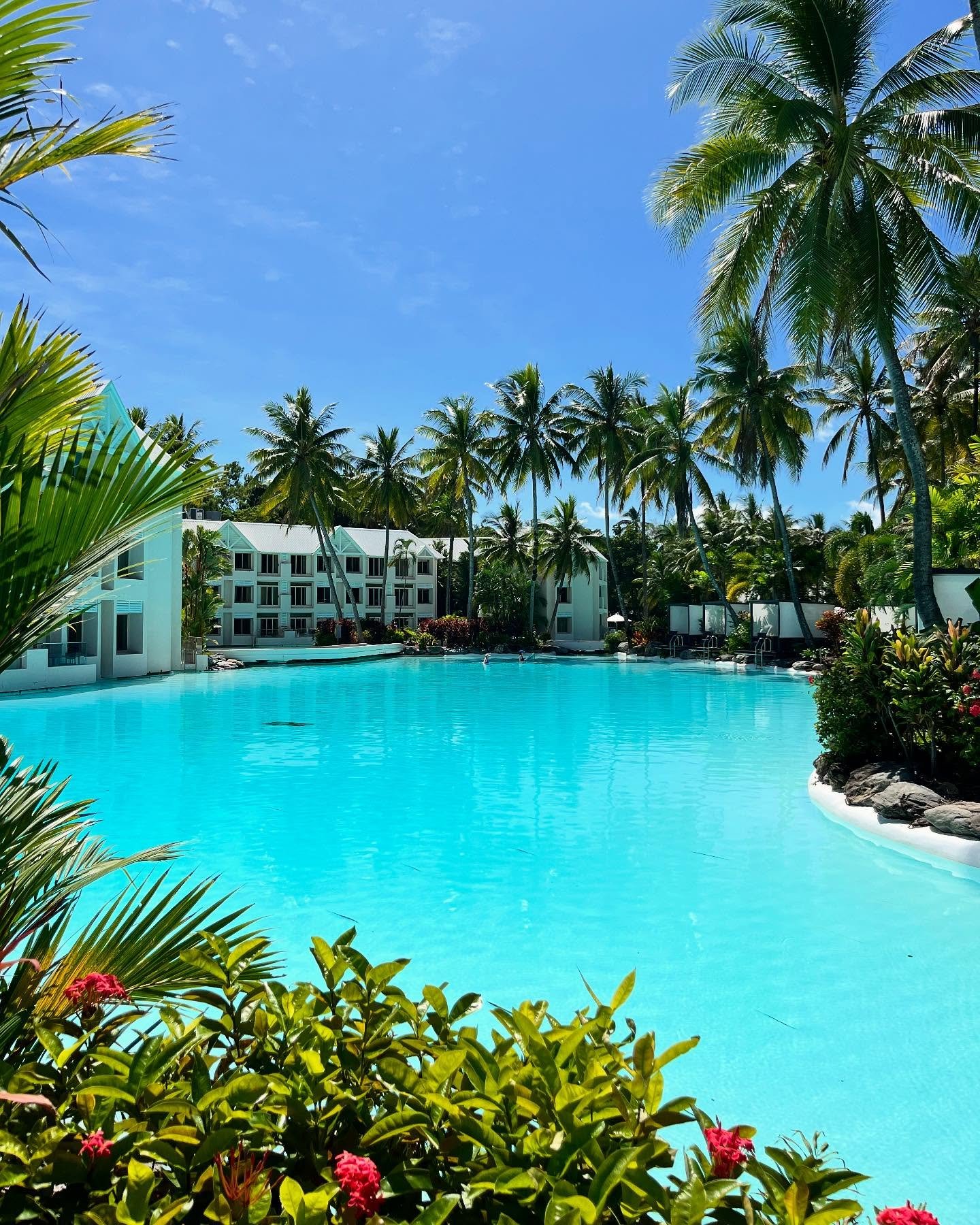| my whole camera roll: @SheratonGrandPortDouglas&rsquo; two hectares of sparkling saltwater lagoon pools. ✨🌴

#TheLuxeHotelier #SheratonGrandPortDouglas #SheratonPortDouglas #PortDouglas