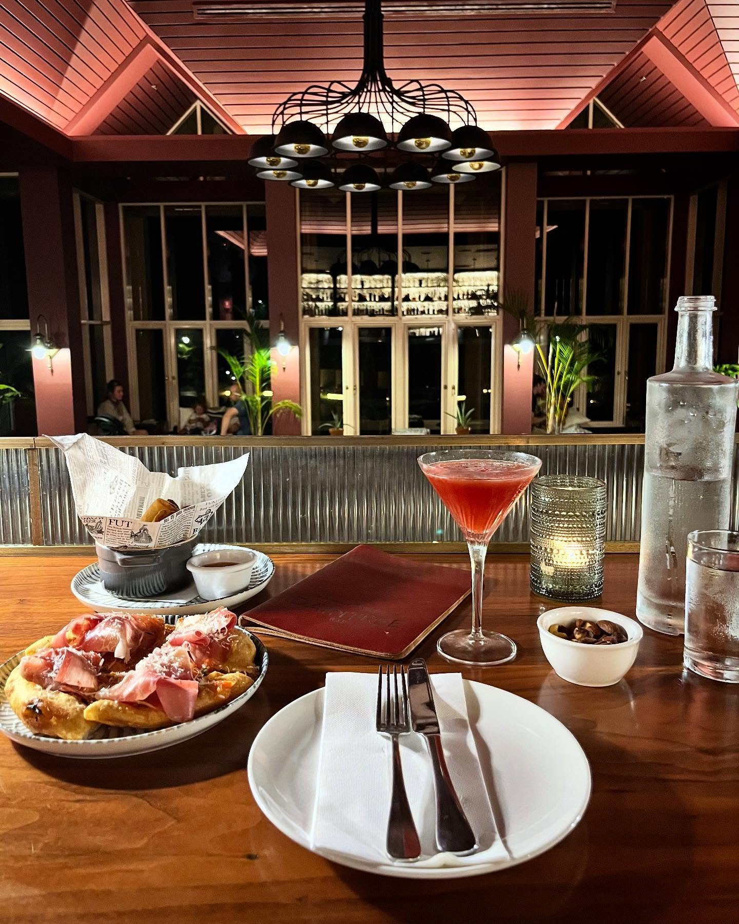 | final night at @SheratonGrandPortDouglas called for cocktails and snacks at the hotel&rsquo;s Daintree Bar - had to sample the crocodile spring rolls for myself before leaving! ✨🍸

#OneBiteAtATime #DaintreeBar #SheratonGrandPortDouglas #PortDougla