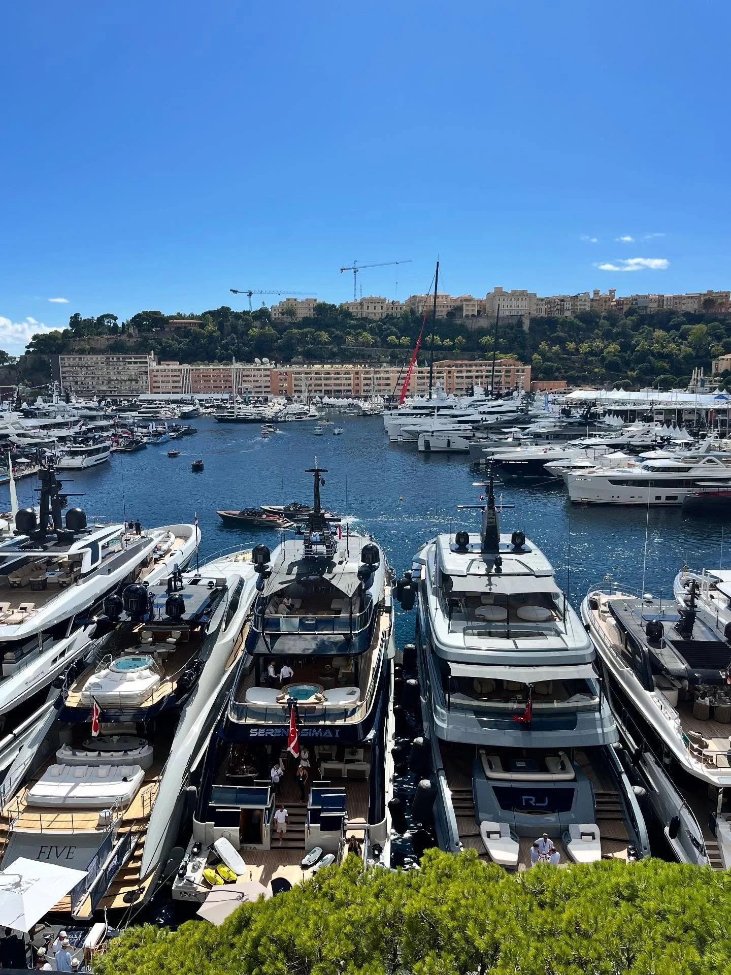 | back in Monaco&hellip; this time enjoying breakfast at @TheMaybourneRiviera, during a Ferrari convention AND the country&rsquo;s annual Yacht Show&hellip; have never felt poorer. ✨🇲🇨 

#TheLuxeHotelier #MonteCarlo #Monaco