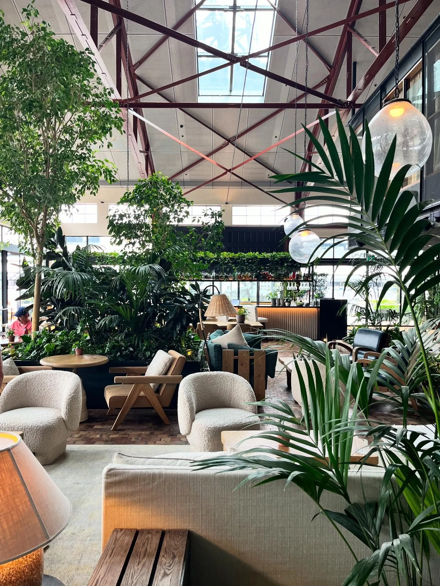 | may have just uncovered my new favourite luxe stay in Melbourne, and hotel brand&hellip; 

Say hello to the city&rsquo;s hottest hotel opening, @1Hotel.Melbourne, situated right on the Yarra River. With beautiful greenery everywhere you look, along