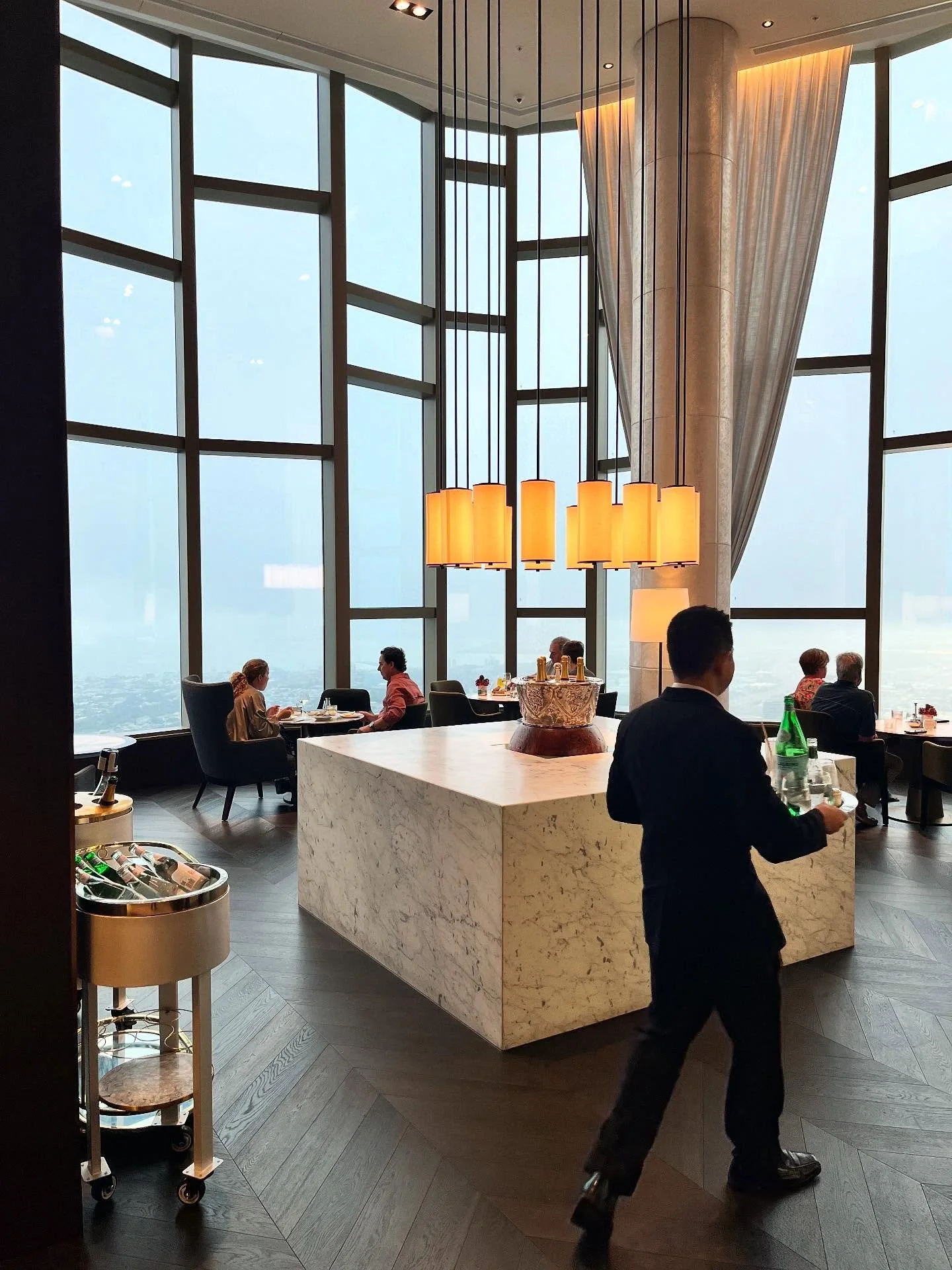 | an evening above the clouds at @TheRitzCarltonMelbourne, situated 80 floors above the city streets serving up ultra-luxe interiors and spectacular panoramic views ✨

#TheLuxeHotelier #TheRitzCarlton #TheRitzCarltonMelbourne #Melbourne #MelbourneHot