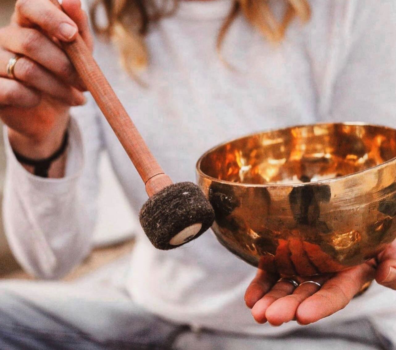 🌈 SOUND BATH 🙌🏼
⠀⠀⠀⠀⠀⠀⠀⠀⠀
We have opened up bookings for our November sound bath. 
⠀⠀⠀⠀⠀⠀⠀⠀⠀
After maaaaaaaany months of cancelling events it feels ridiculously good to do this! With some level of restrictions likely to still be in place, it will 