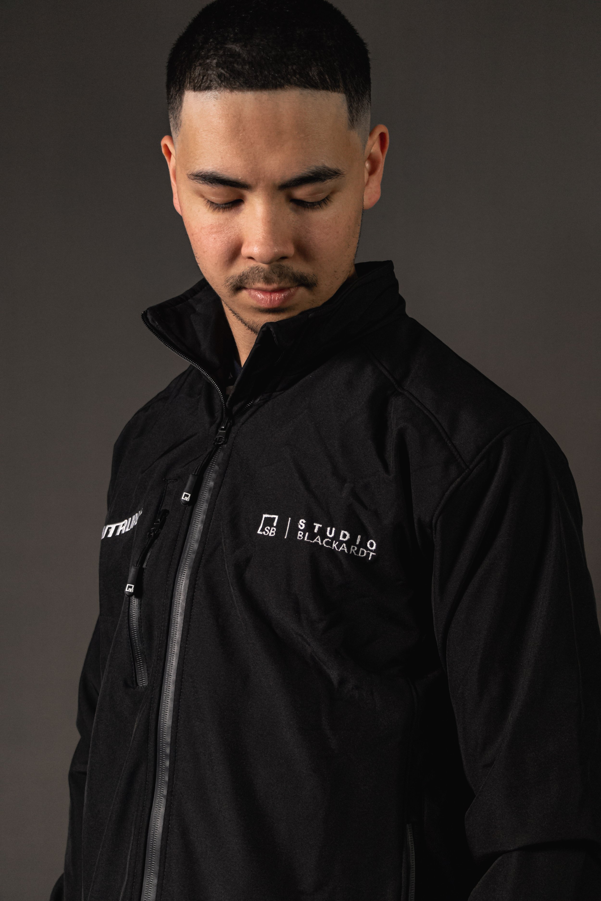 StudioBlackardt-UtilityJacket-Studio-web-6.jpg