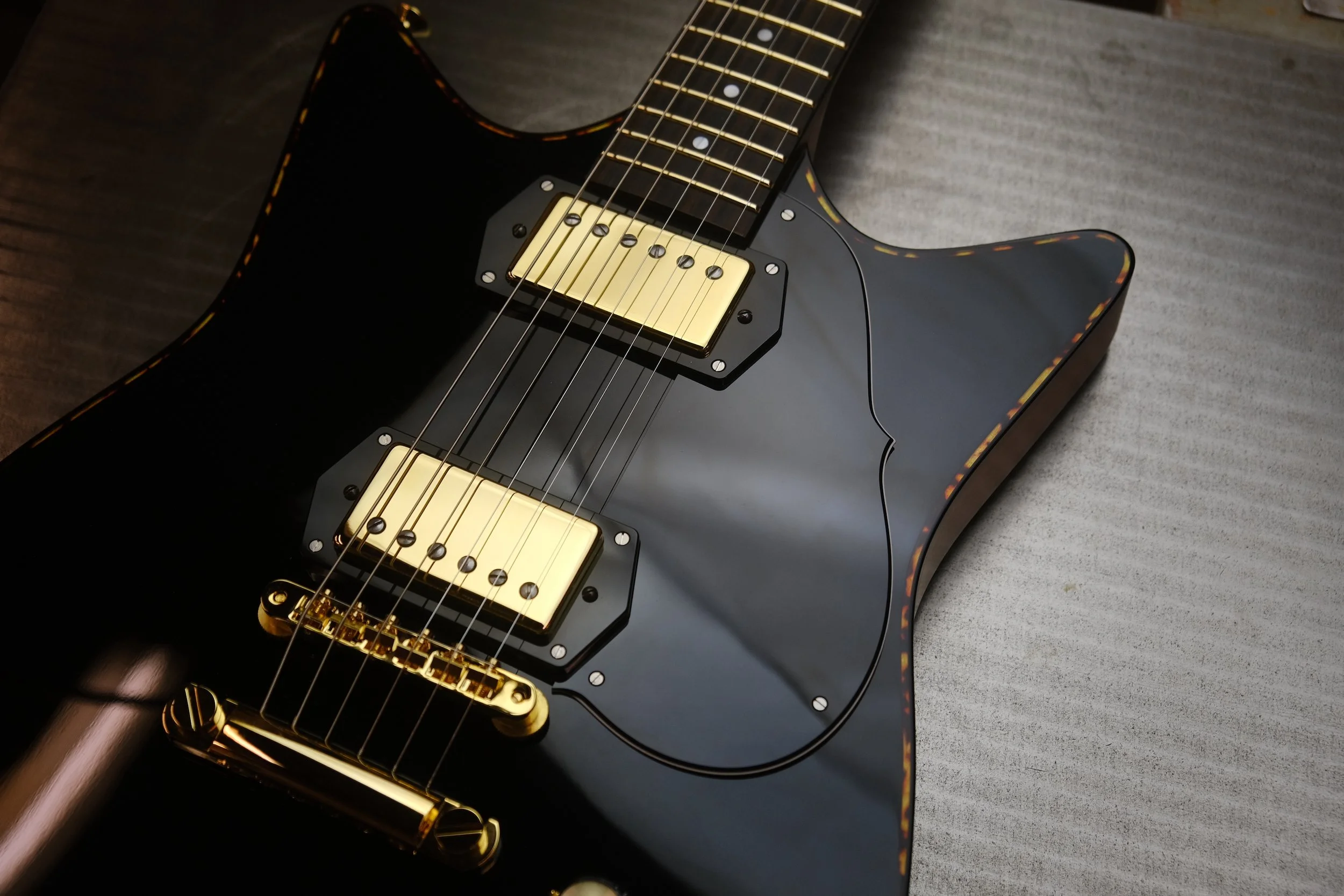 King Custom Boutique Gold Leaf Electric Guitar – 6 String, ST Vintage Style, Maple Neck, Gig Bag Included