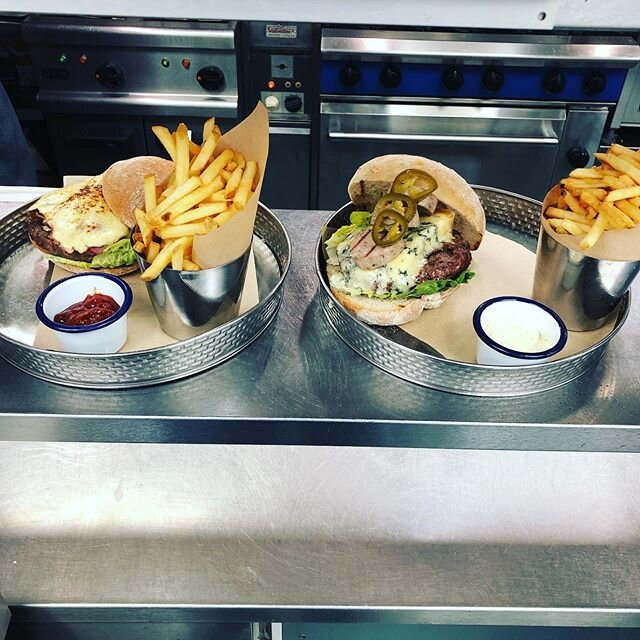 Come try one of our delicious burgers. Themed after the Oss parties. The Old Oss Burger to the left and the Peace Oss burger to the right. #oldoss #peaceoss #goldenlion #pubgrub #pubsofinstagram #cornwall #padstow #burgersofinstagram