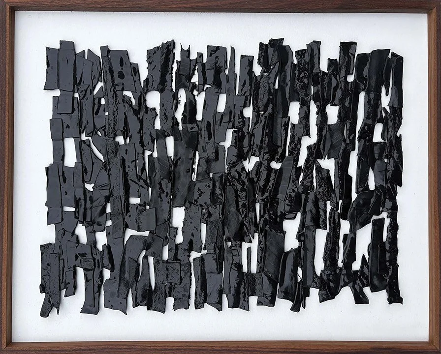 Eric Villeneuve:
Outrenoir, 2025
vinyles sur masonite, encadrement noyer / vinyl on Masonite, framed in walnut
38 x 48 cm