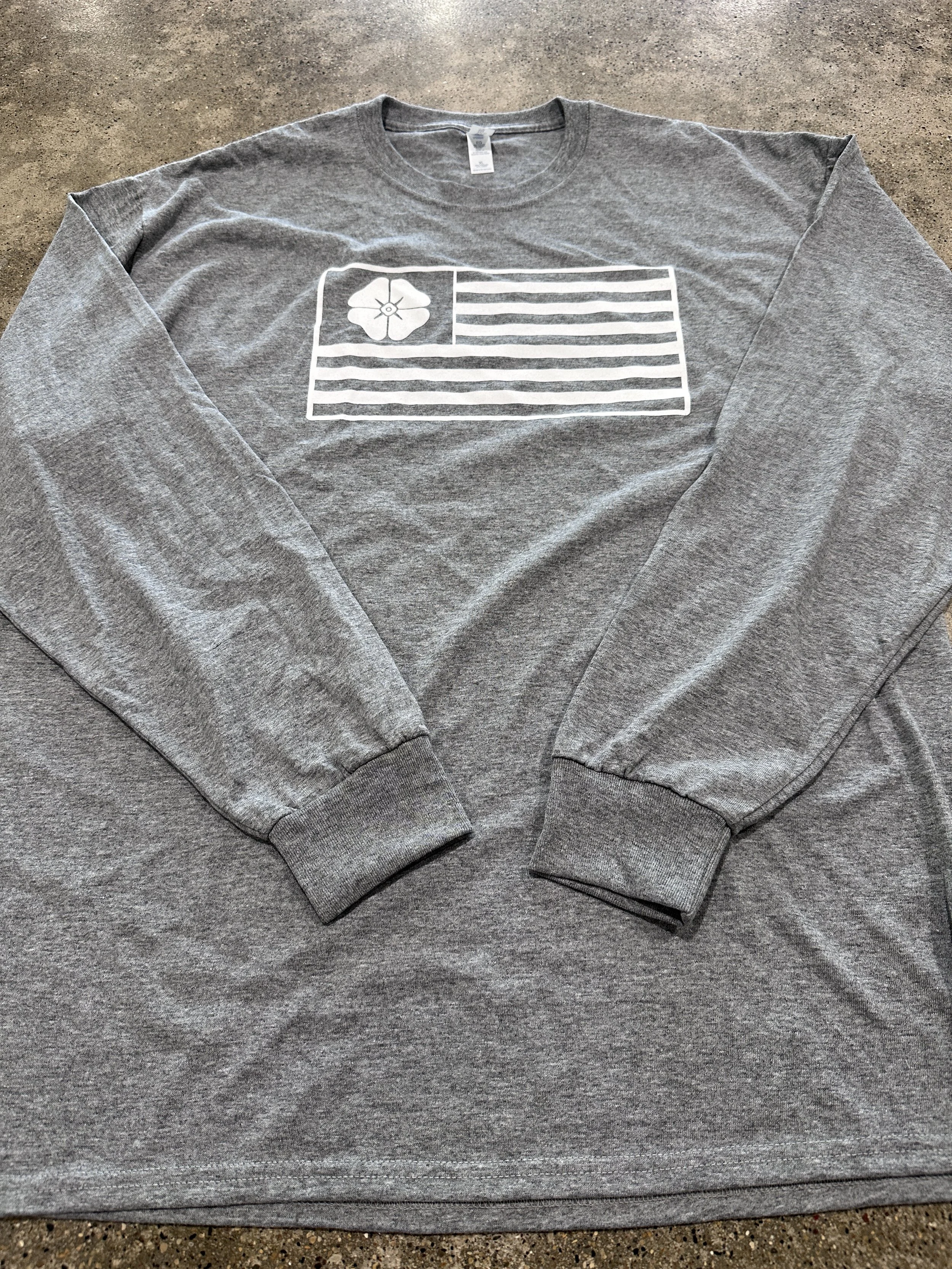 Flag light gray long sleeve tee