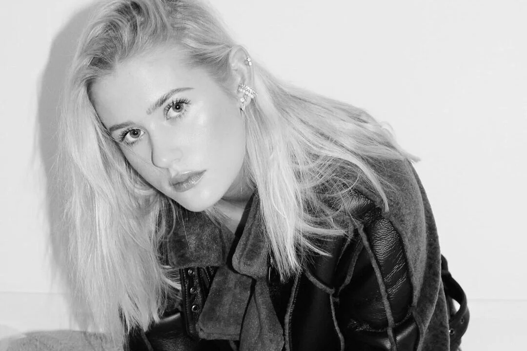 Swedish Songwriter Lilly Ahlberg Releases Debut EP ‘Call Me’