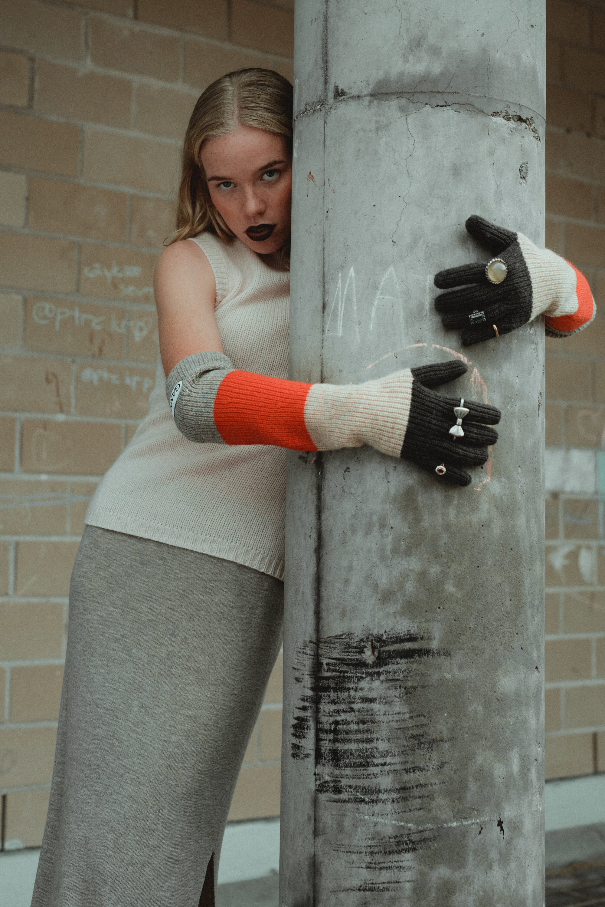 Top: Calvin Klein | Gloves: GANNI | Skirt: Claire Woman | Rings: Vintage
