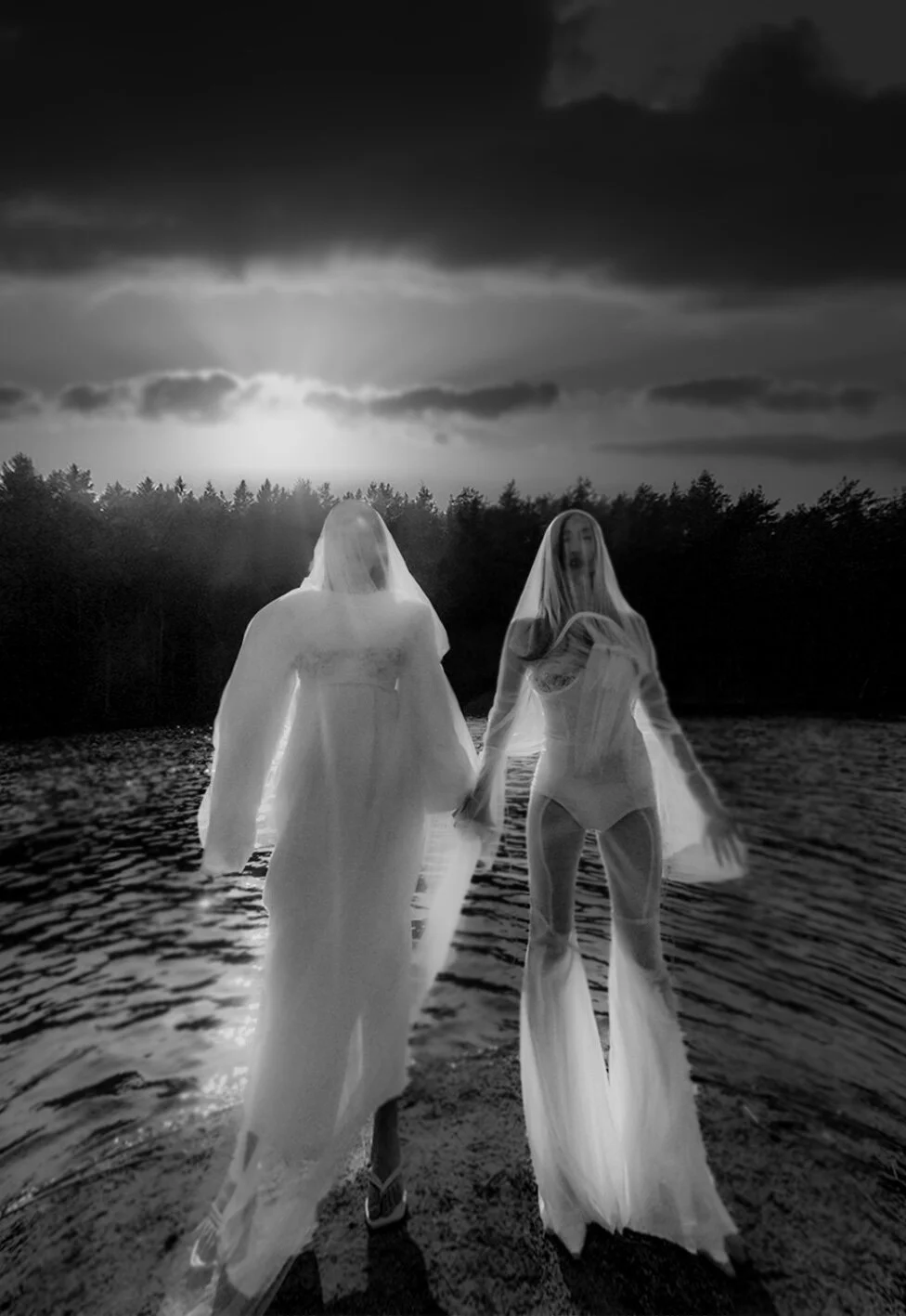 Model on the right: Dress - Matilda Åberg