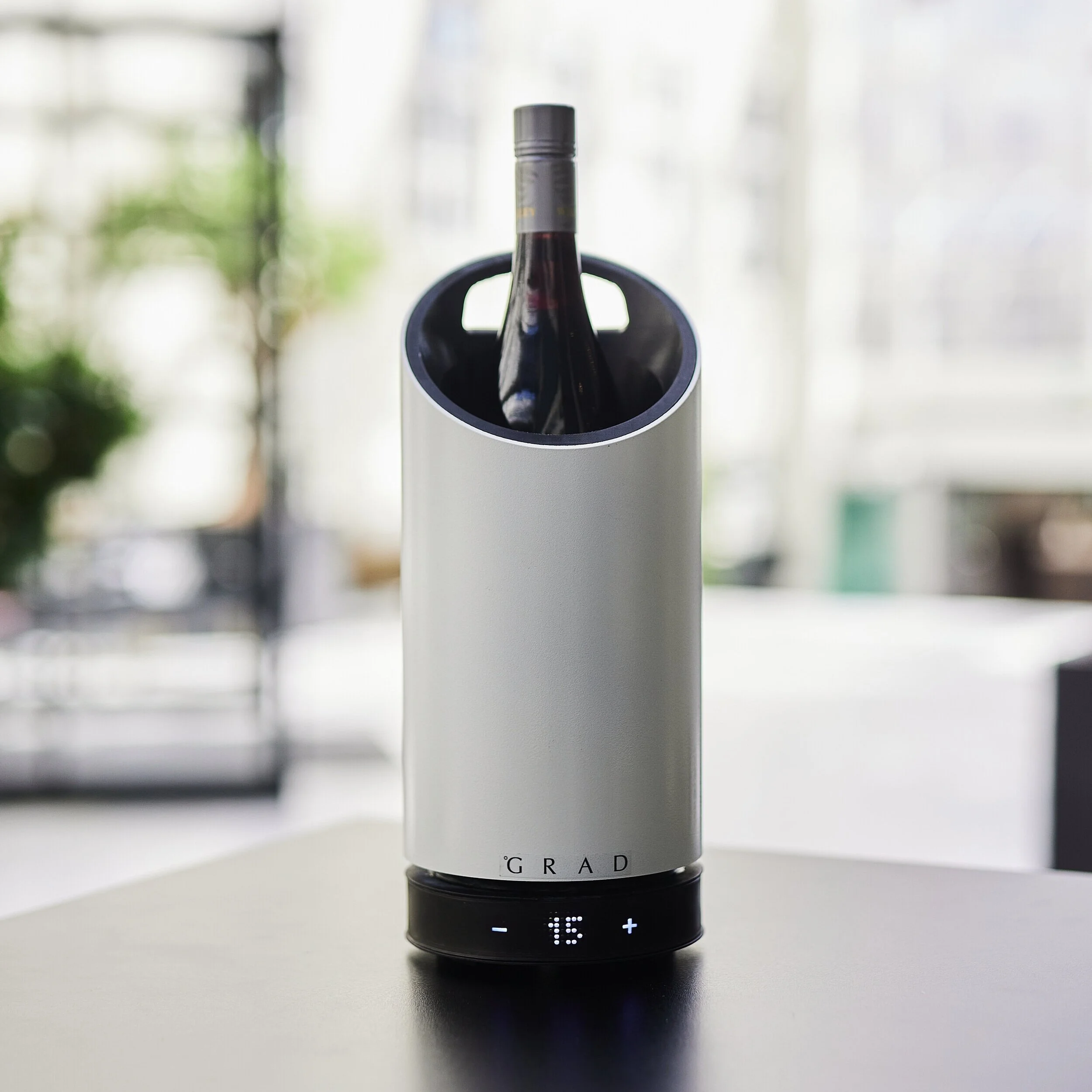 GRAD No.1 rechargeable wine cooler