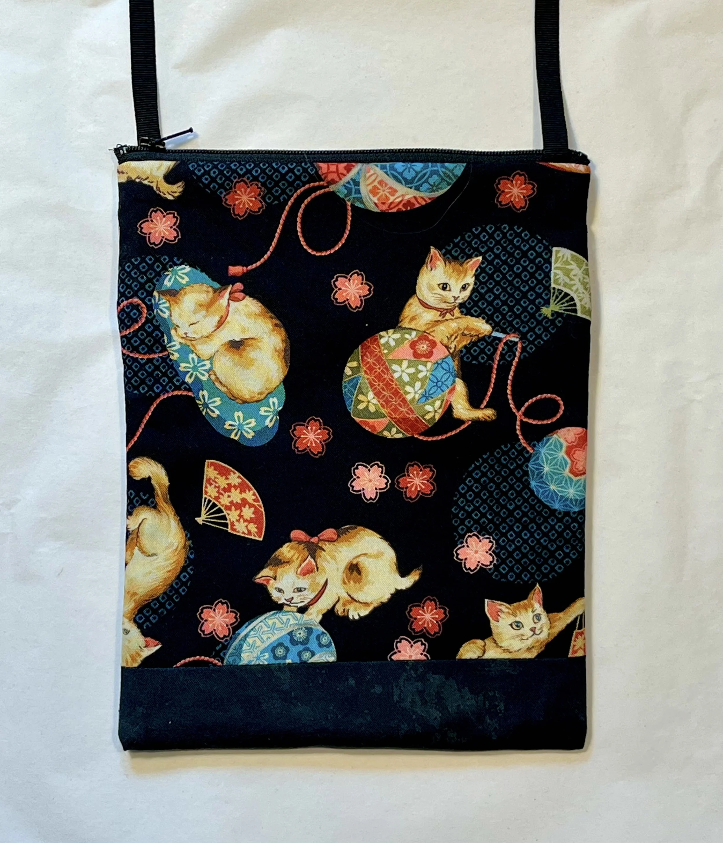 Hanako Pouch - Cats Playing with Yarn