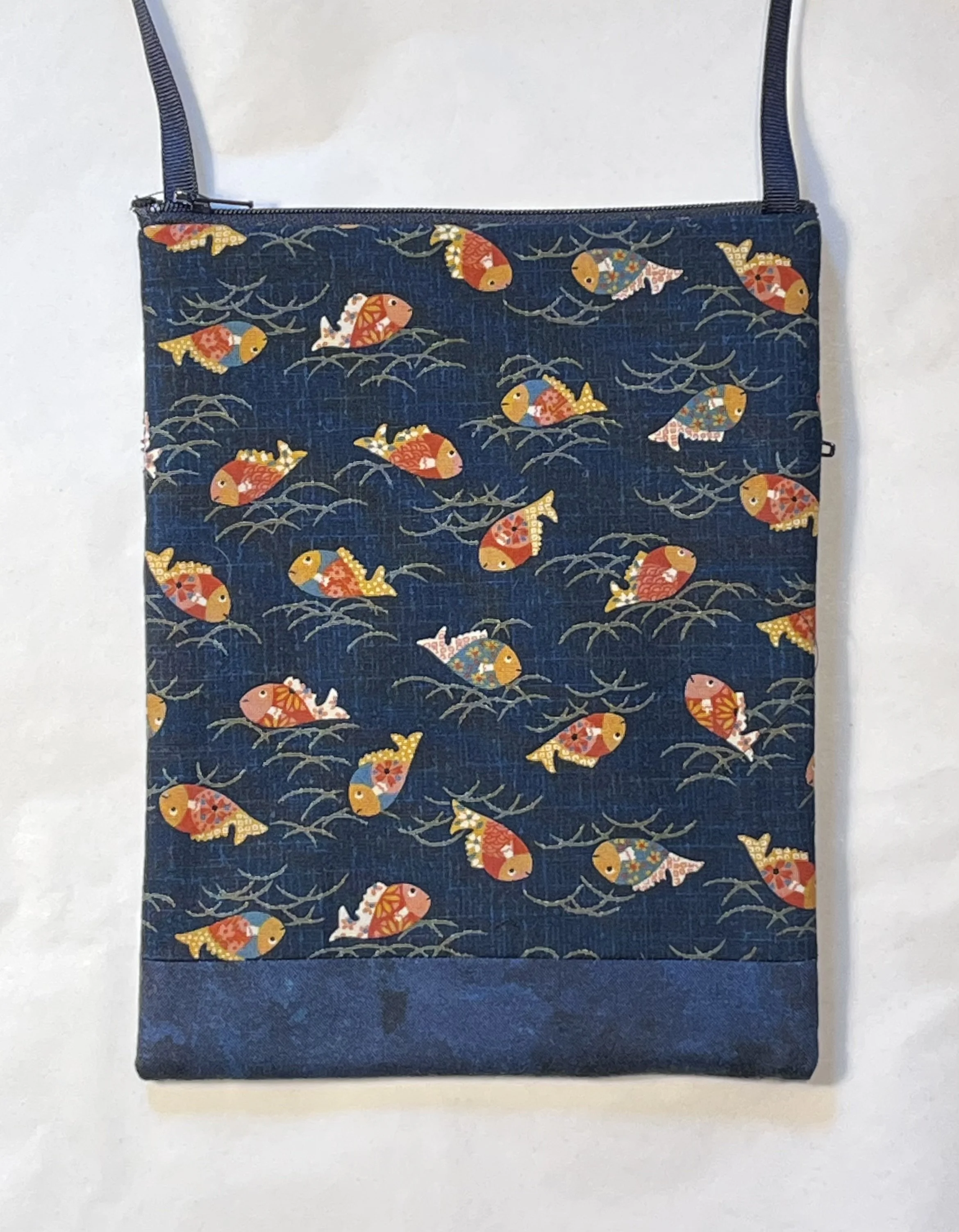 Hanako Pouch - Fish on Waves