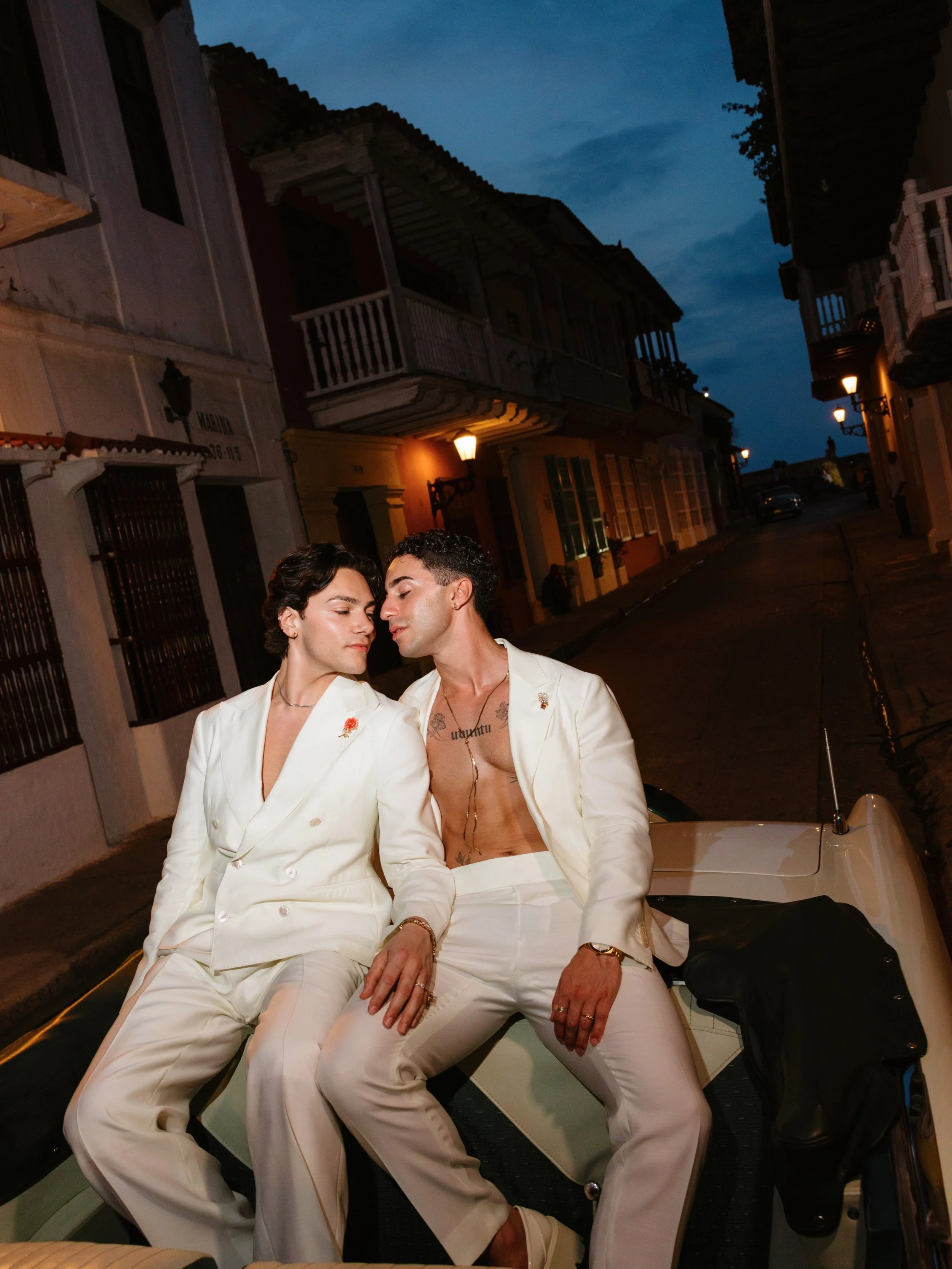 the reflection

Planner/Decor: @cartagenamagica
Photo: @danivalenciawp 
Videography: @santamaria_films
Production: @playaproducciones
Venue: @casalasmarias
Strings: @felipemadariagamusic
Band: @nelsongomezmusic
DJ: @arielwaldmandj
Hora Loca: @geco_ga