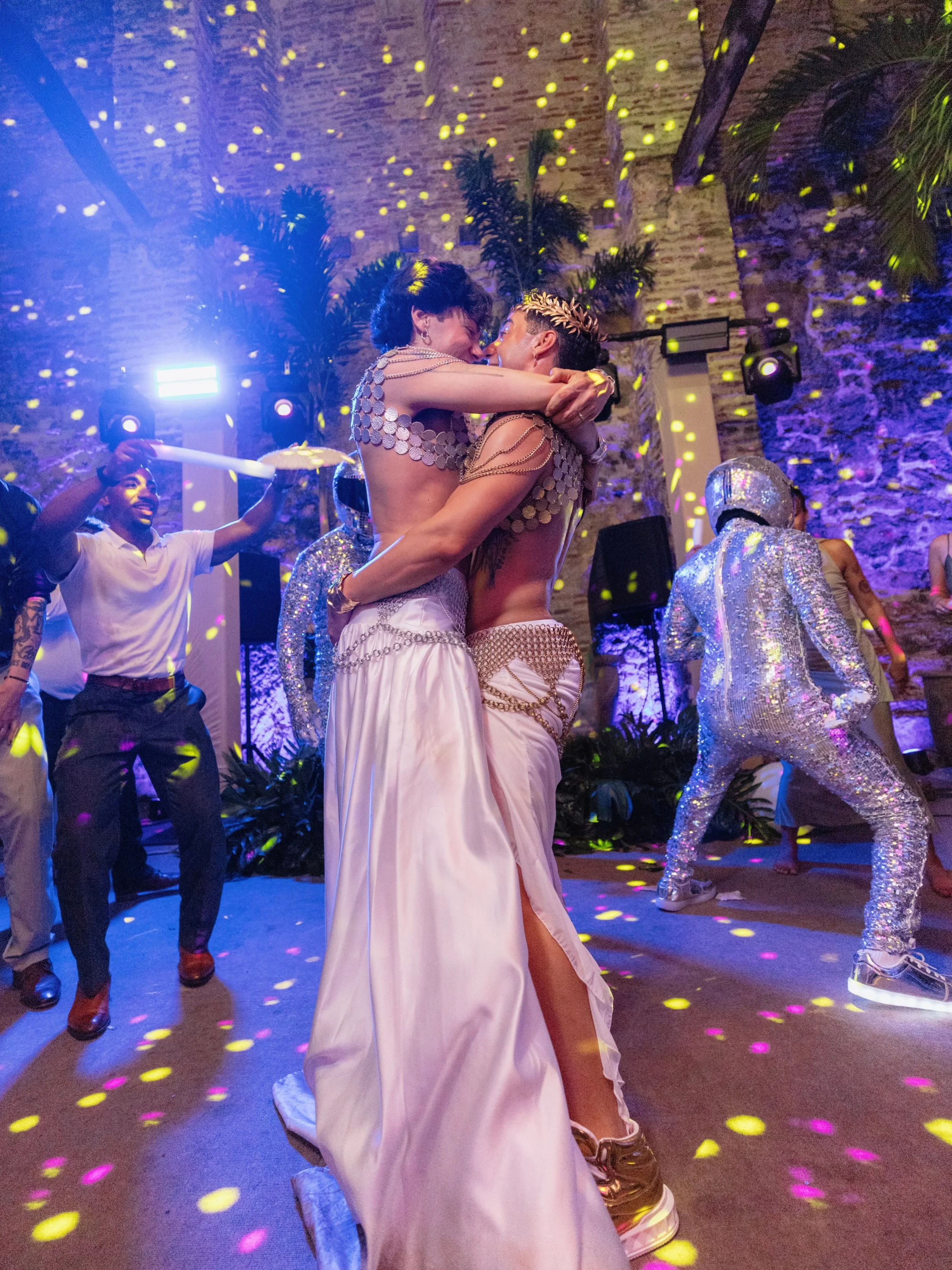the finale

Planner/Decor: @cartagenamagica
Photo: @danivalenciawp 
Production: @playaproducciones
Venue: @casalasmarias
Strings: @felipemadariagamusic
Band: @nelsongomezmusic
DJ: @arielwaldmandj
Hora Loca: @geco_gabrielcohen
Catering: @vanessafiguer